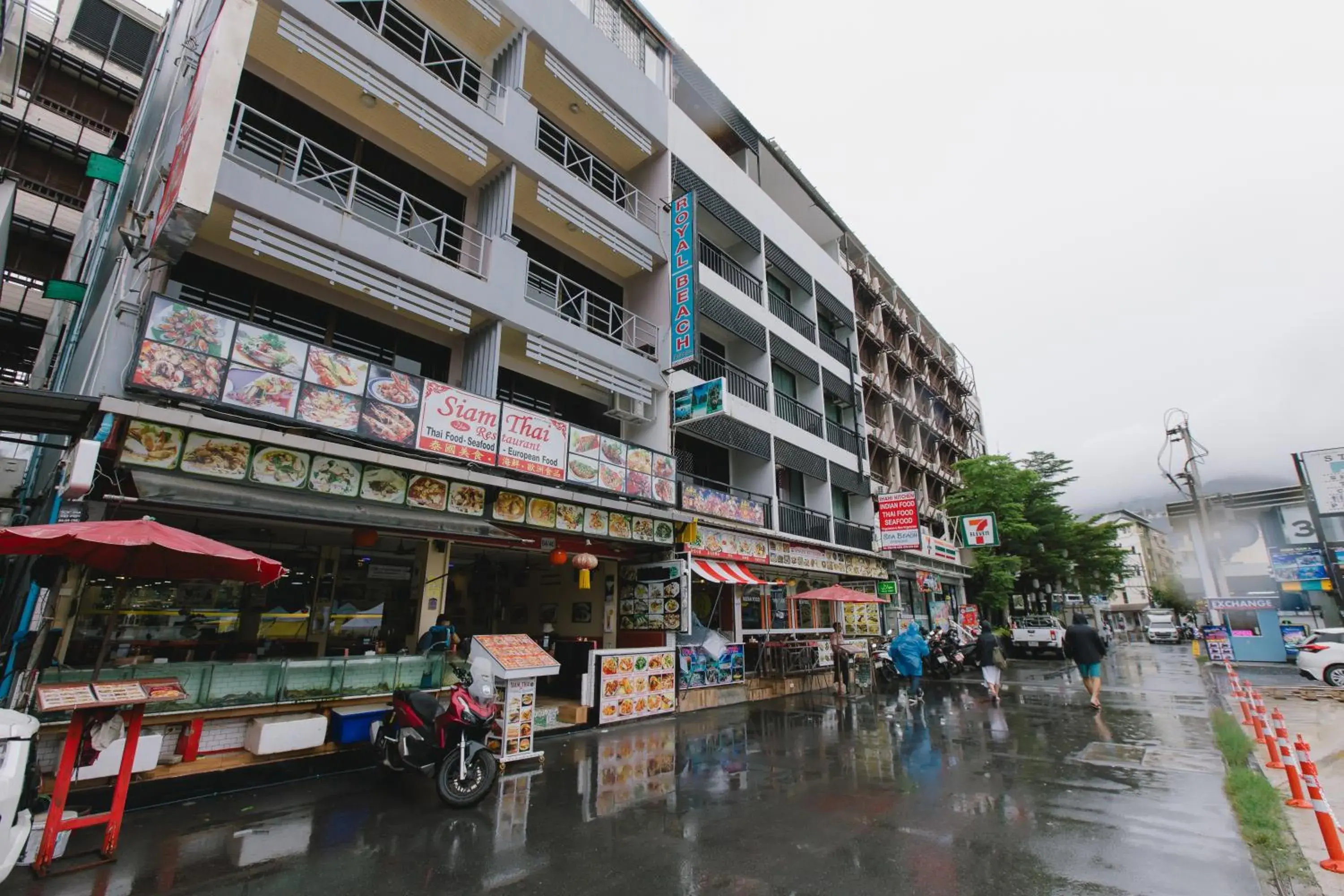 Property building in Royal Beach Residence, Patong Beach Property building in Royal Beach Residence, Patong Beach