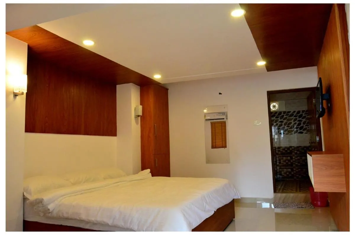 Deluxe King Room - single occupancy in Hotel Magnet