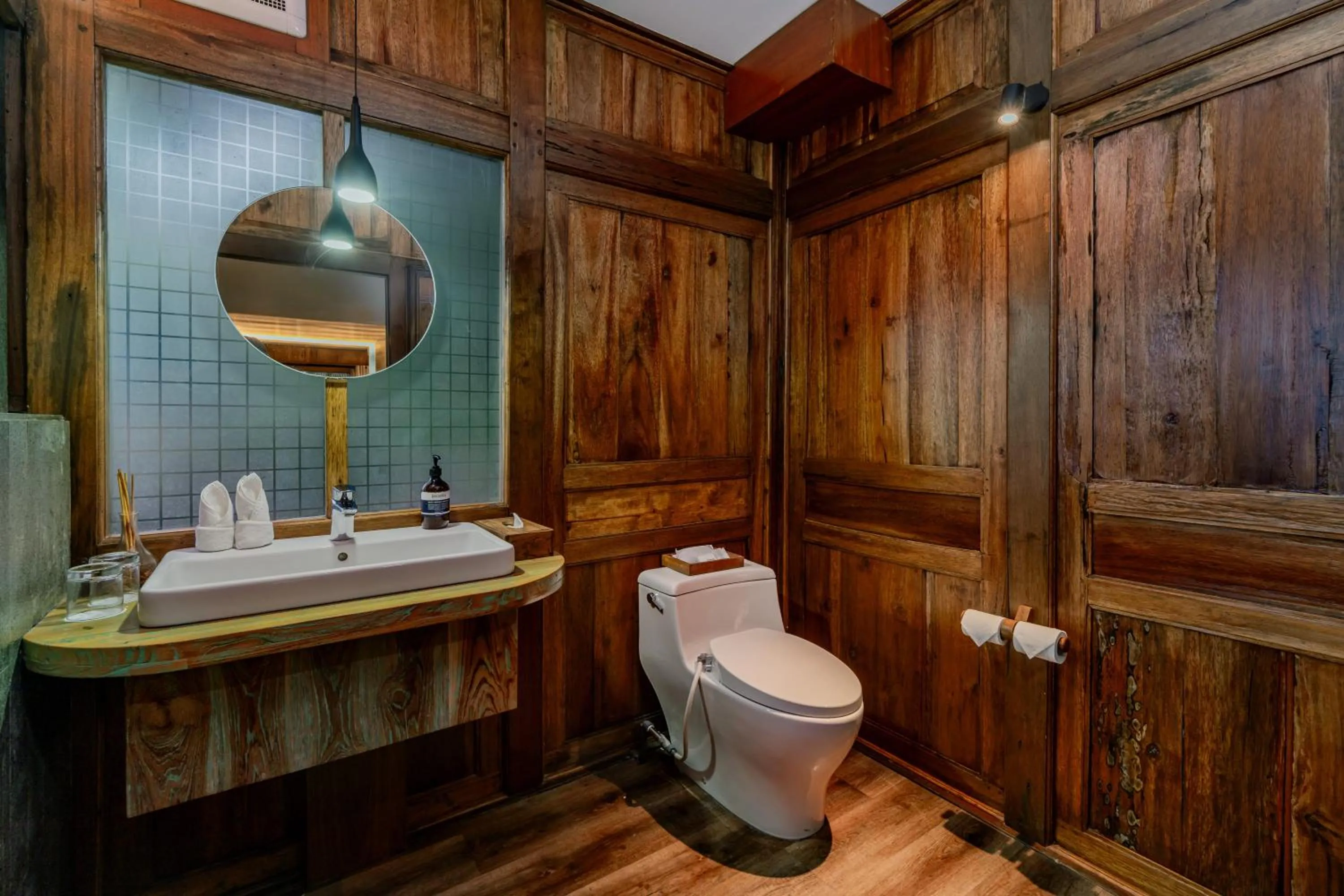 Bathroom in Tira Vilagna Suites & Spa