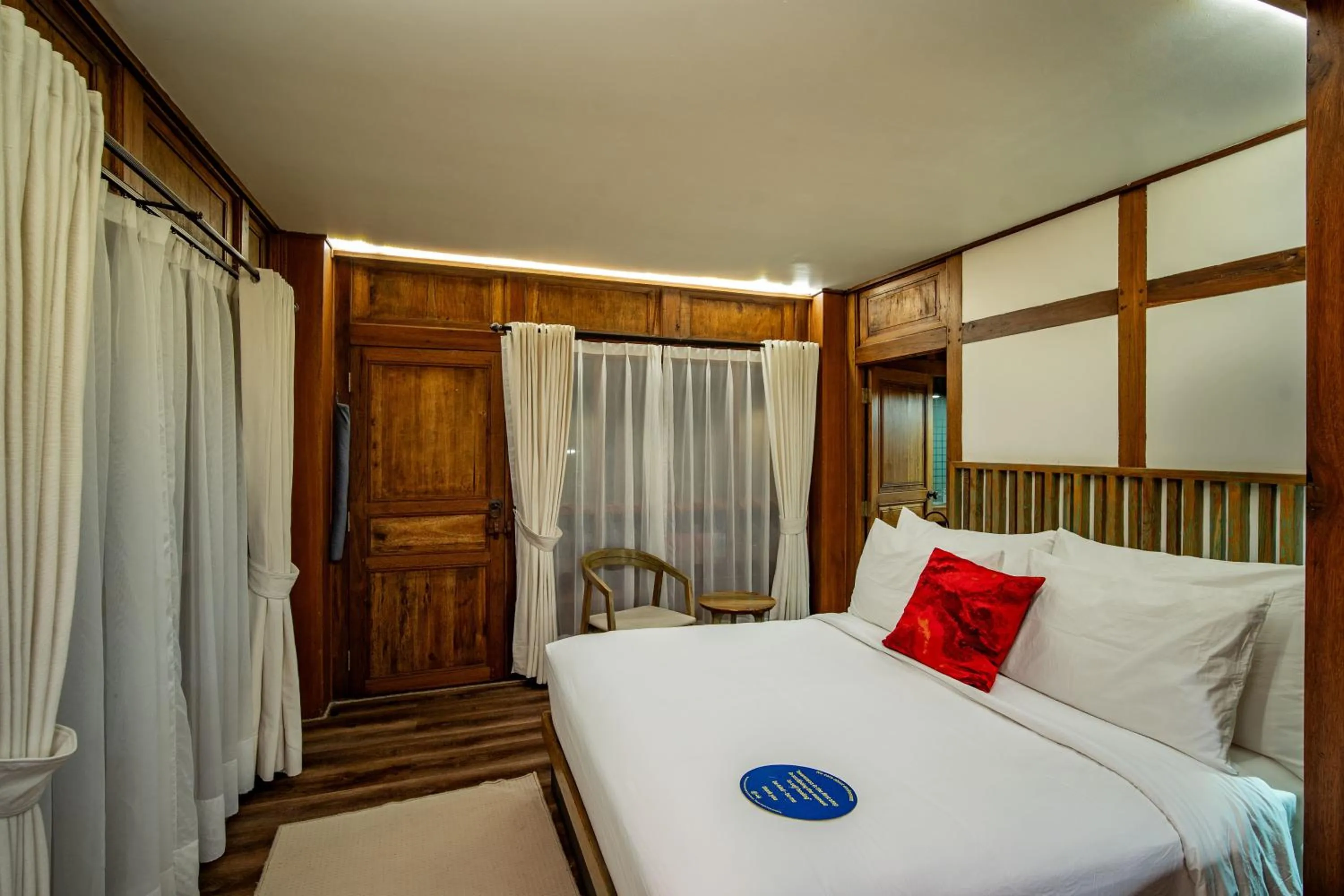 Photo of the whole room, Bed in Tira Vilagna Suites & Spa