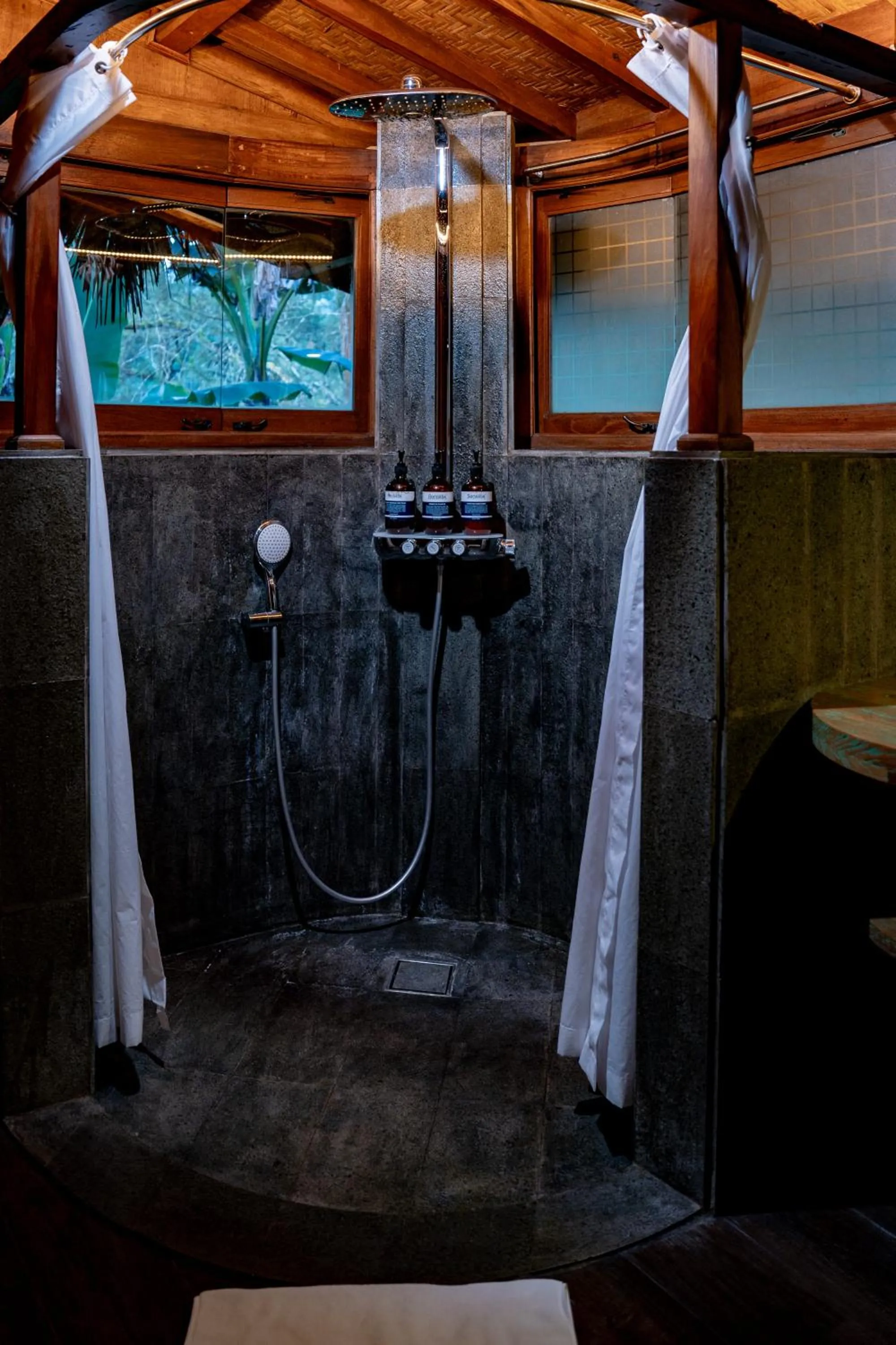 Shower in Tira Vilagna Suites & Spa