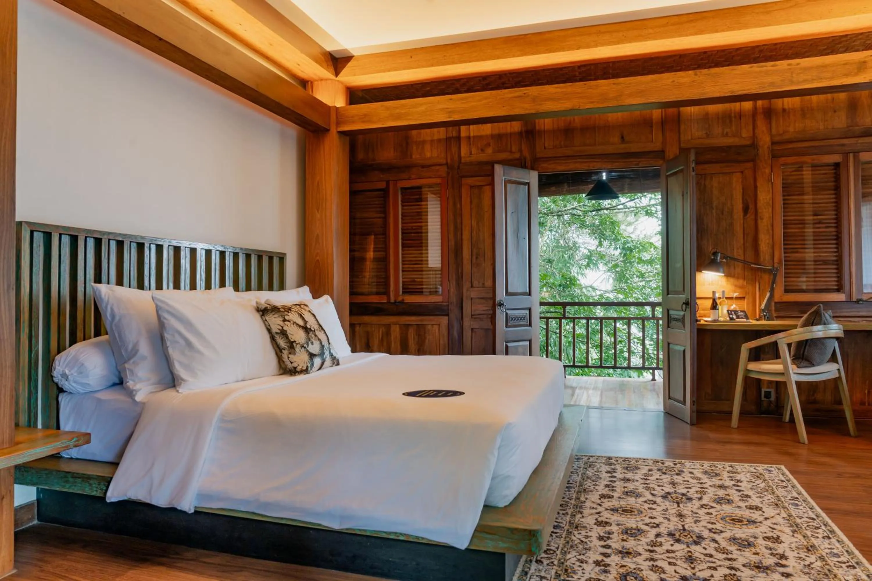 Property building, Bed in Tira Vilagna Suites & Spa