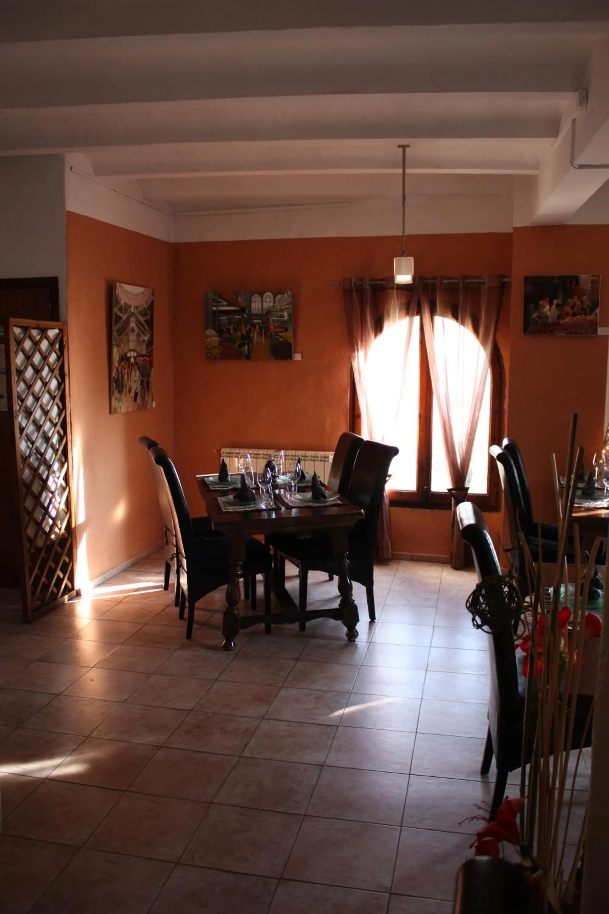 Restaurant/places to eat in L'Almàssera Casa Rural & Restaurant