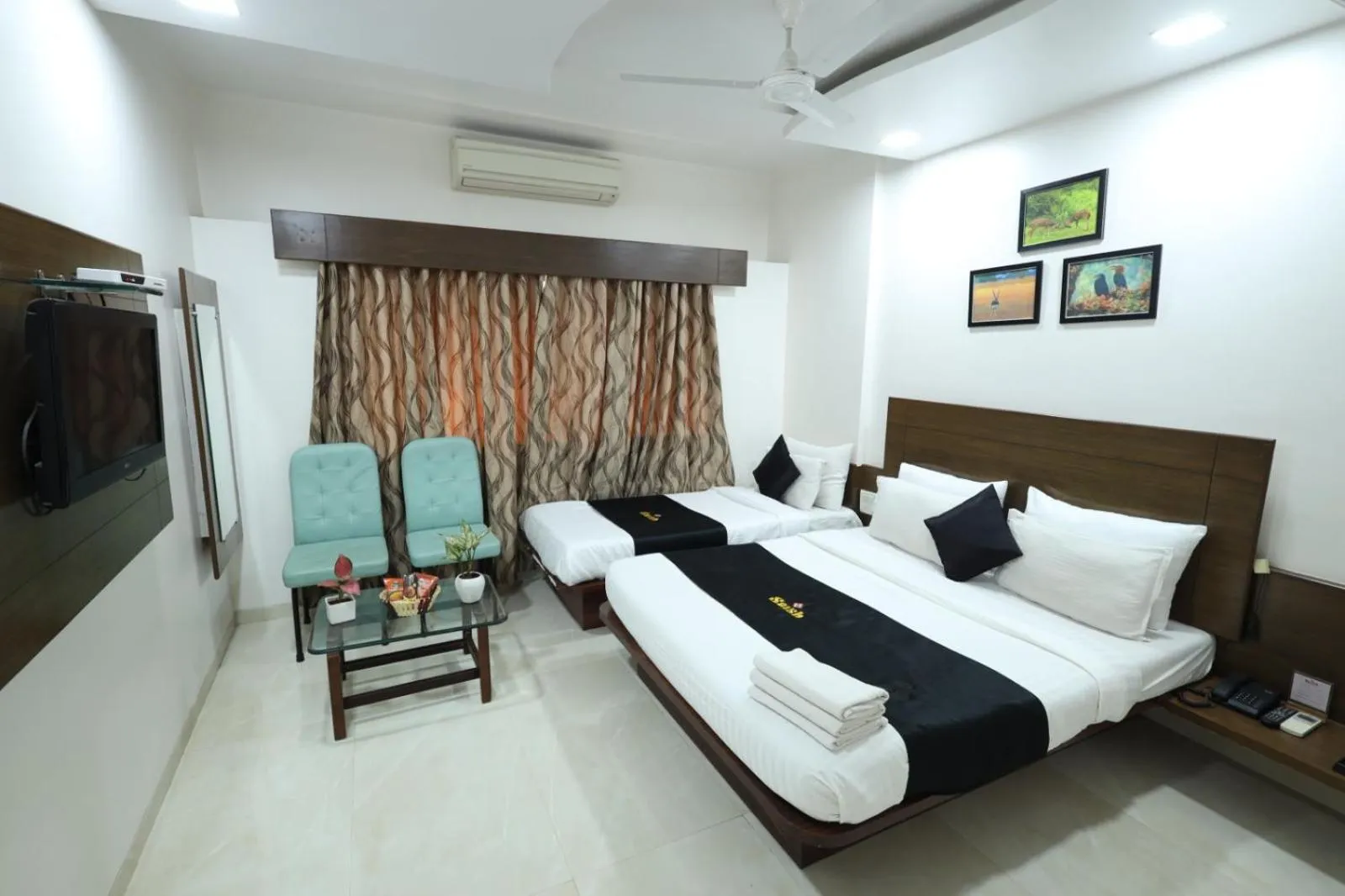 Bedroom, Bed in Saish Hotel Shirdi