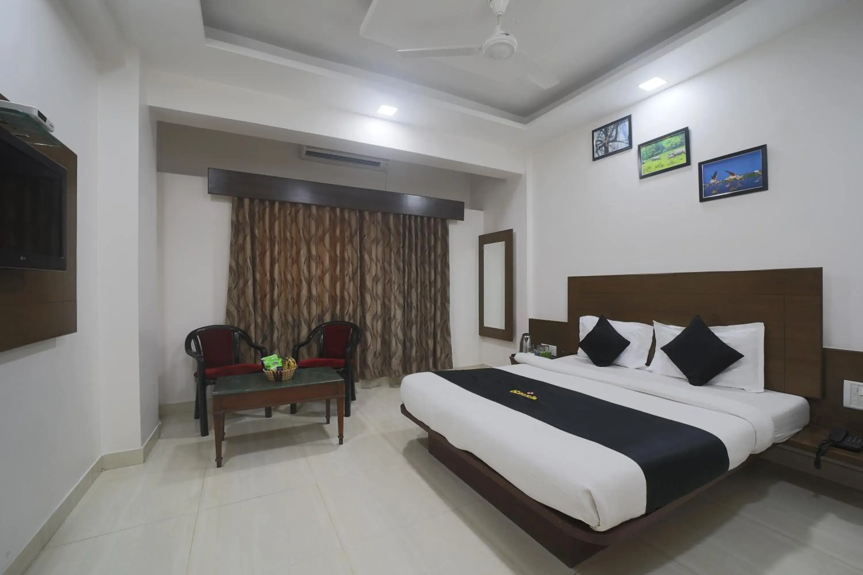 Property building, Bed in Saish Hotel Shirdi Property building, Bed in Saish Hotel Shirdi