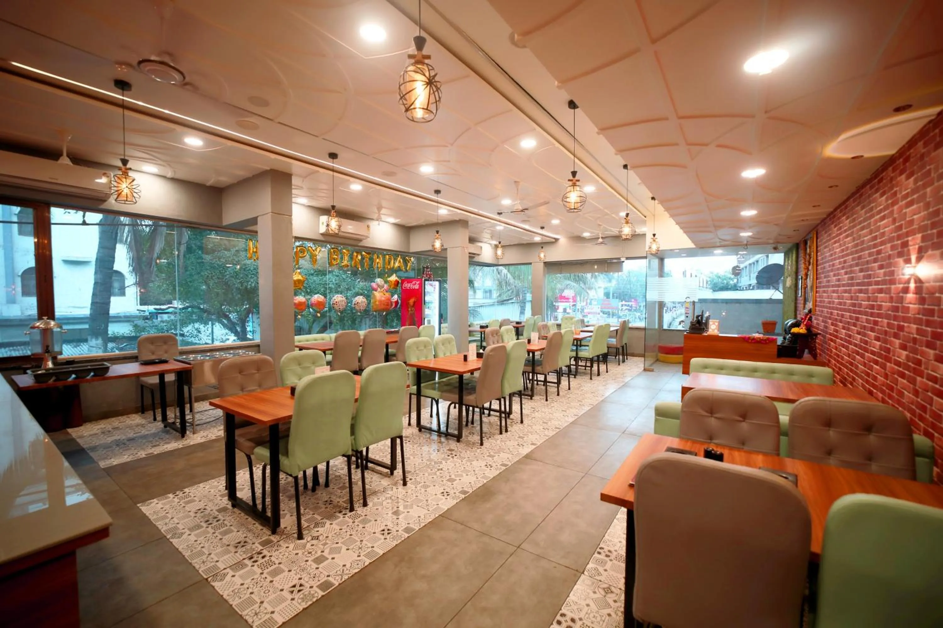 Restaurant/places to eat in Saish Hotel Shirdi