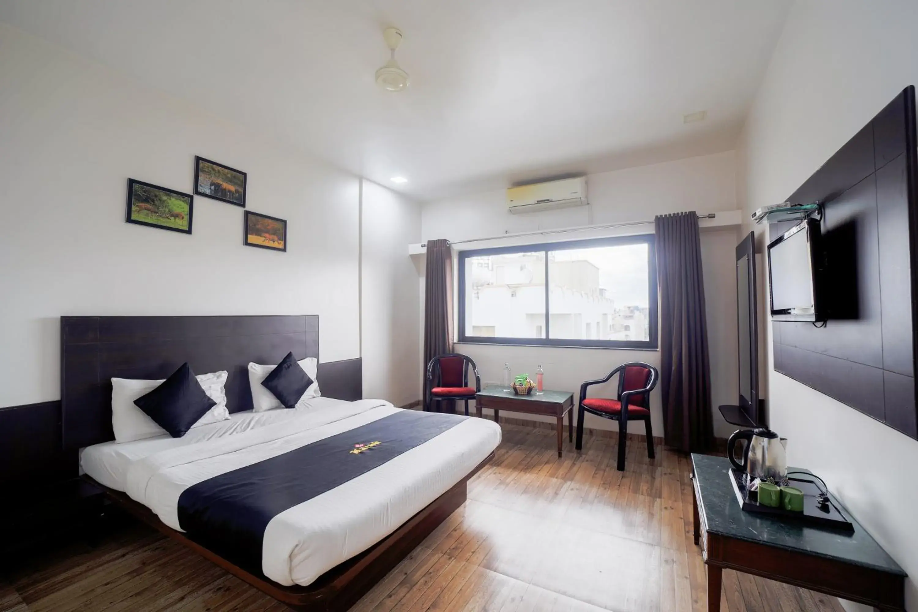 Property building, Bed in Saish Hotel Shirdi Property building, Bed in Saish Hotel Shirdi