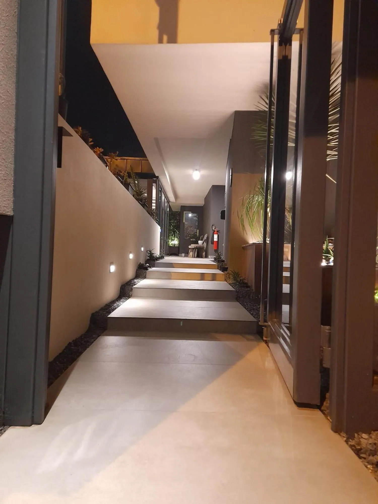 Facade/entrance in Z-Suites