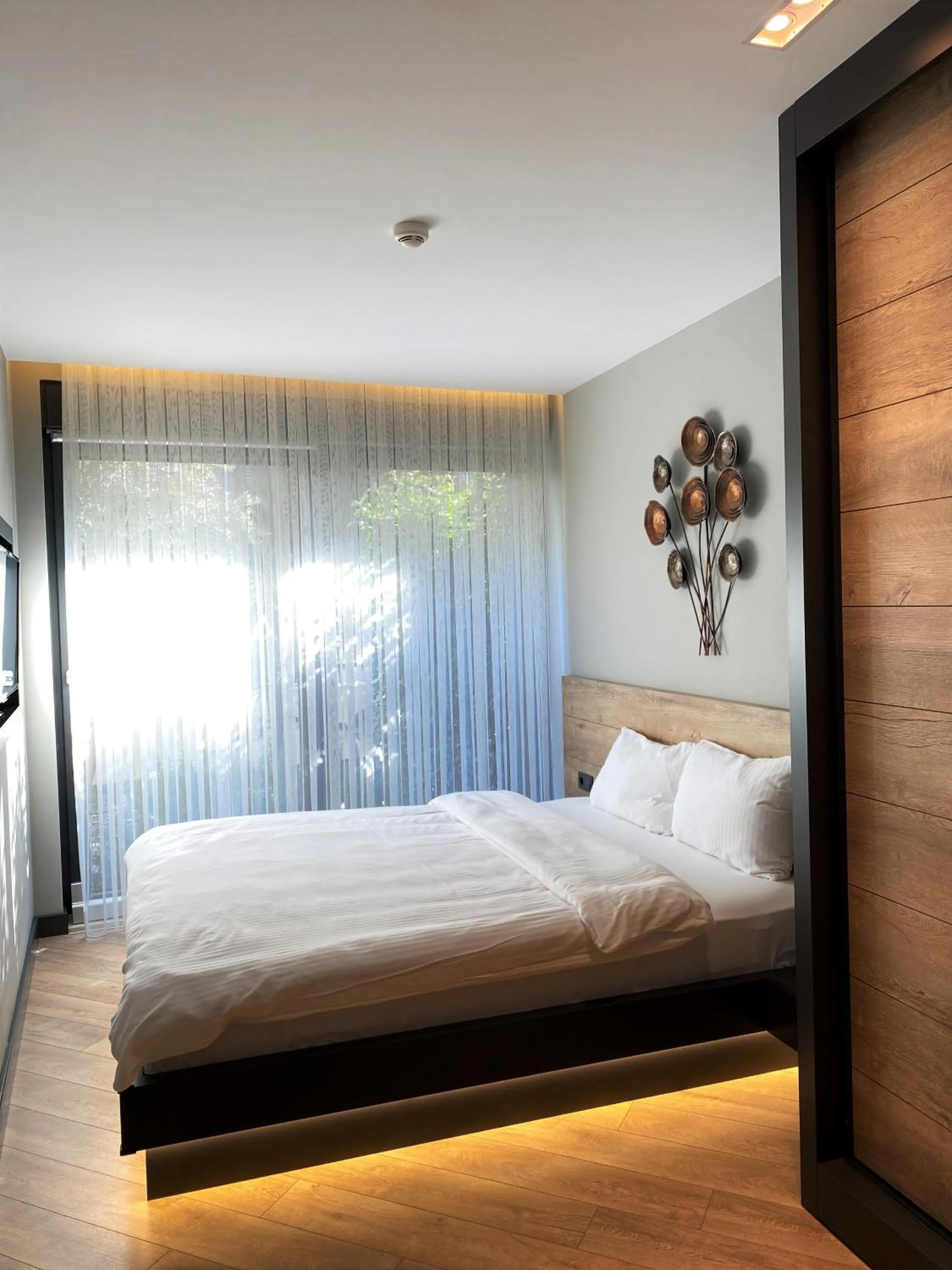 Massage, Bed in Z-Suites