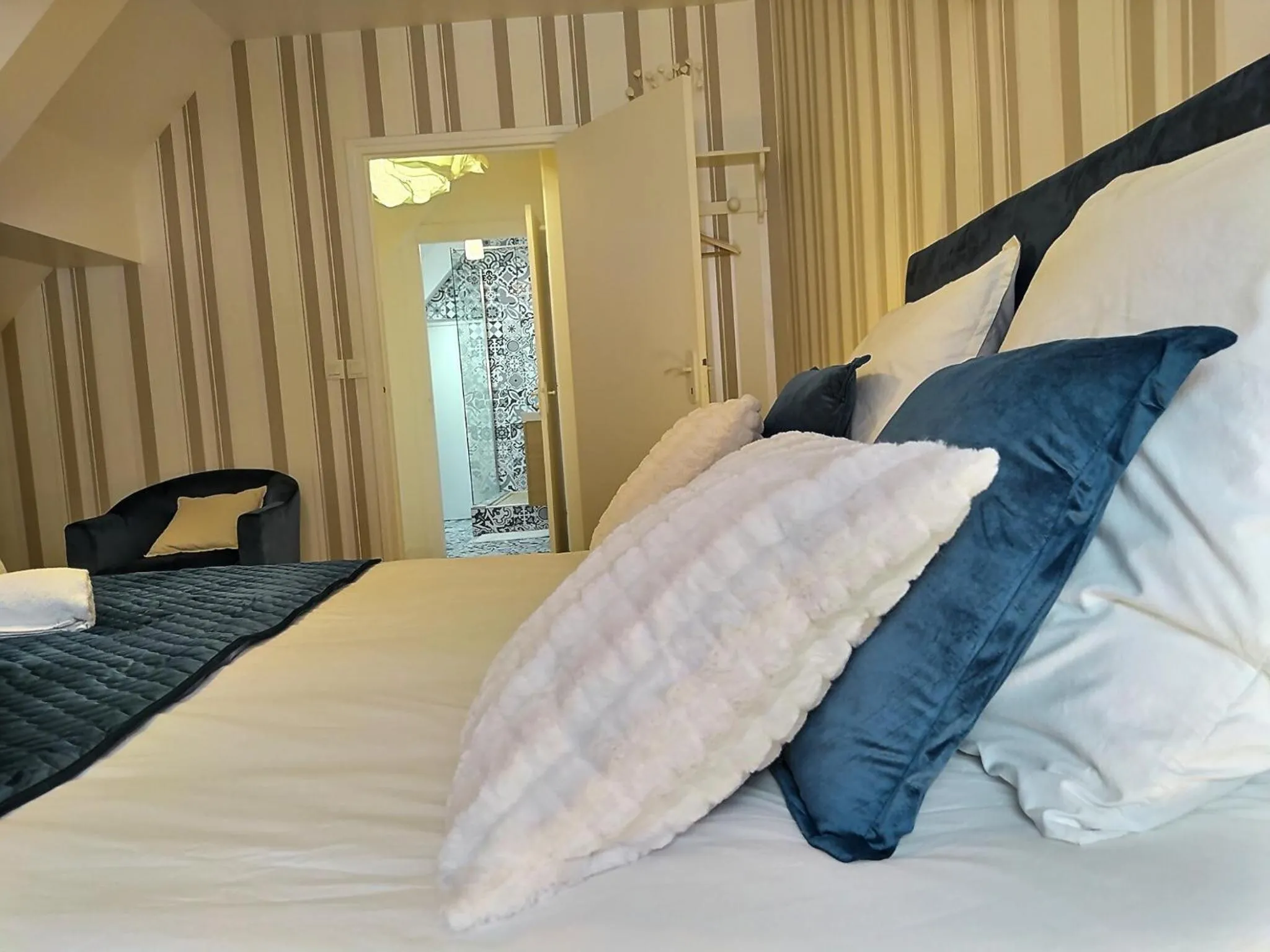 Chambre d'hôtes de Verdigné Piscine chauffée Parking Wifi