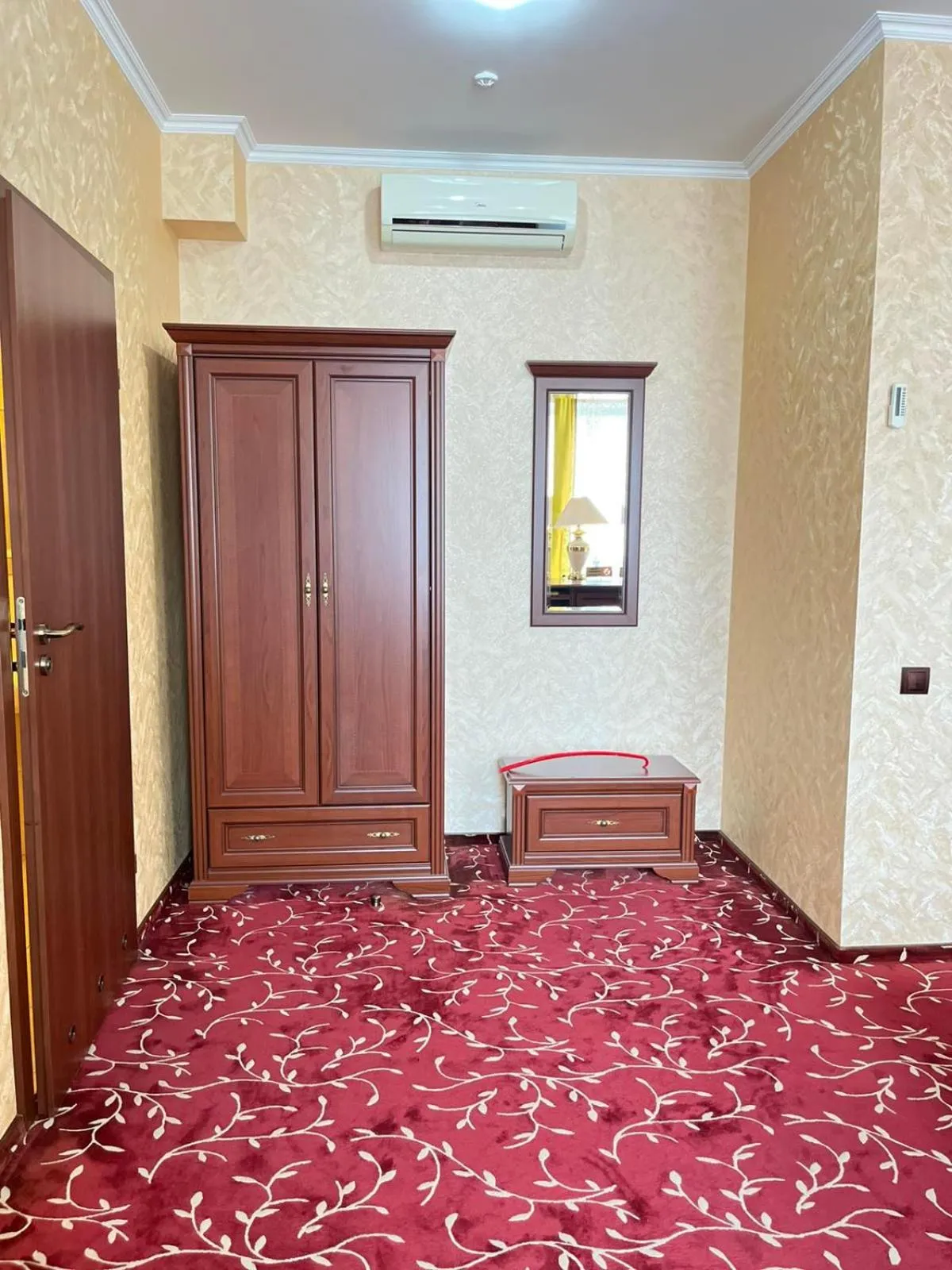 wardrobe in Shato Paradis Hotel