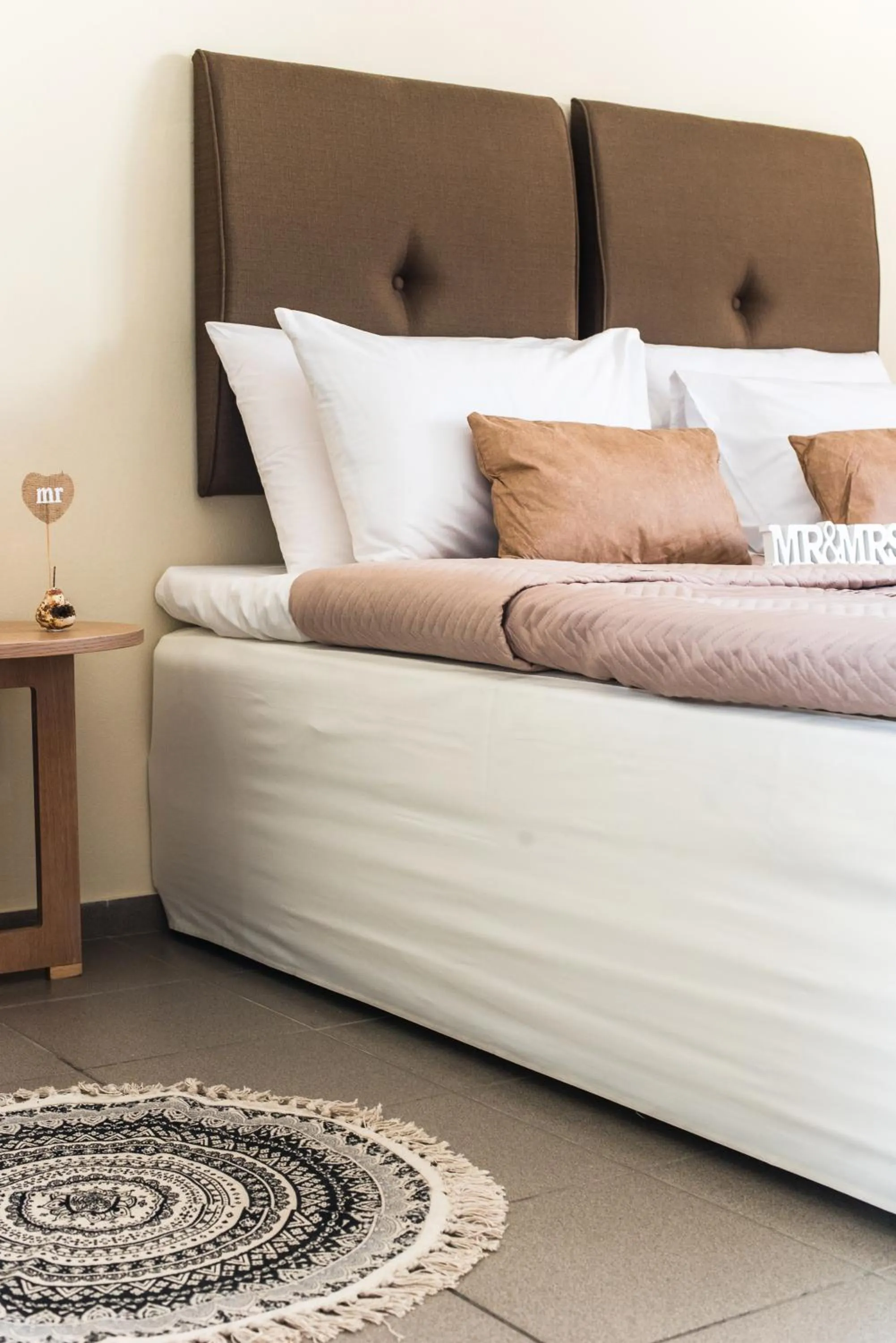 Bedroom, Bed in Mirage Studios