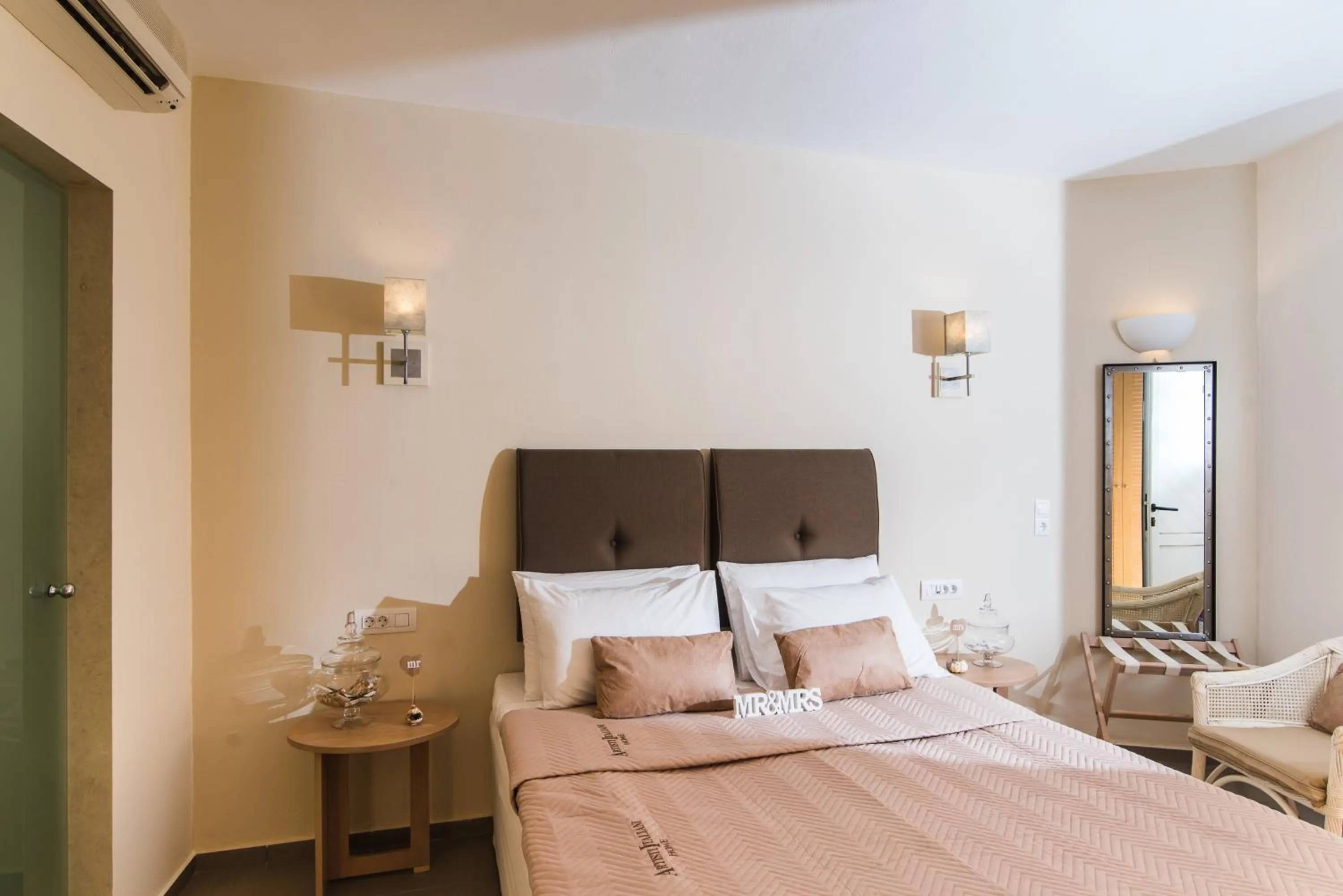 Bedroom, Bed in Mirage Studios