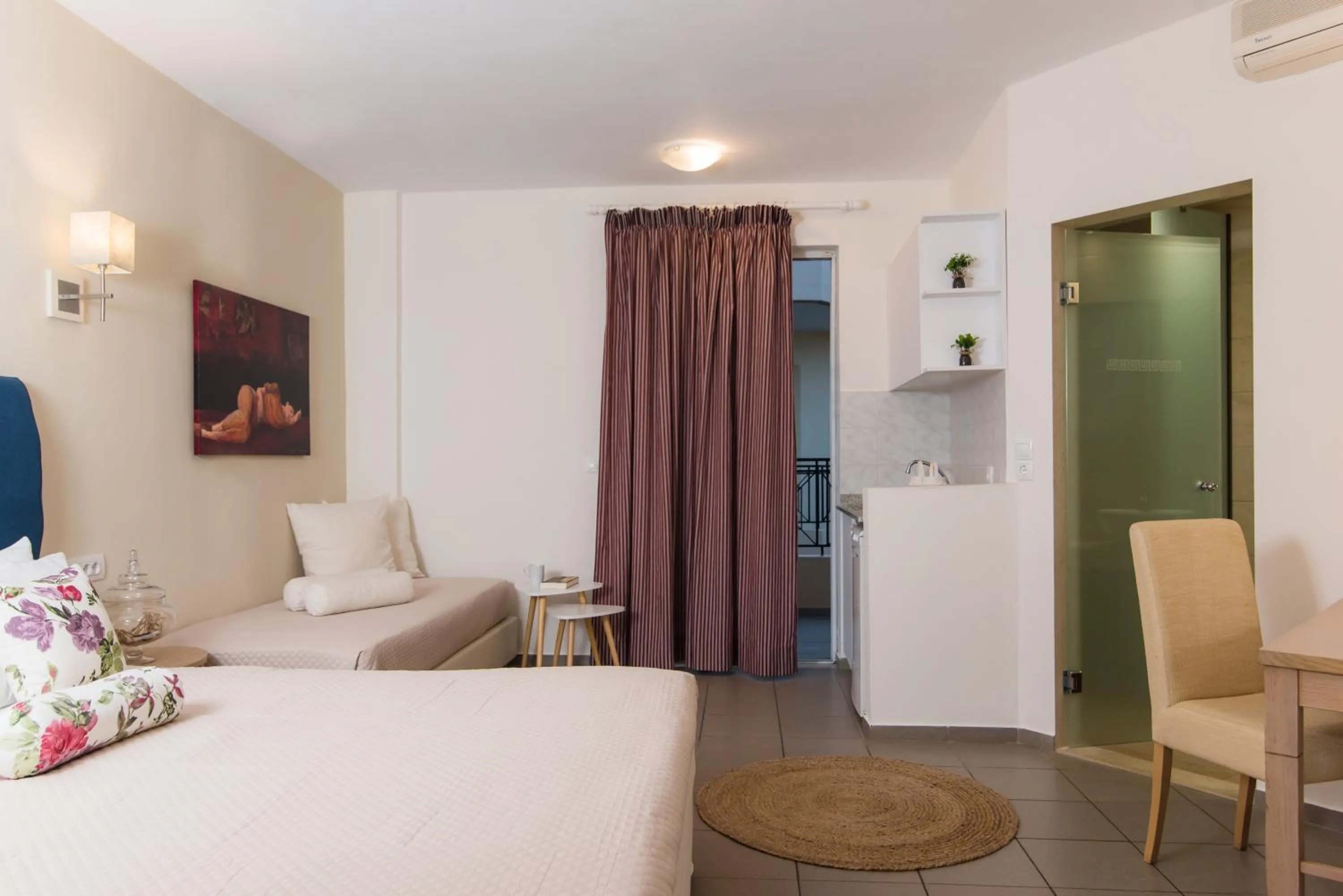 Seating area, Bed in Mirage Studios