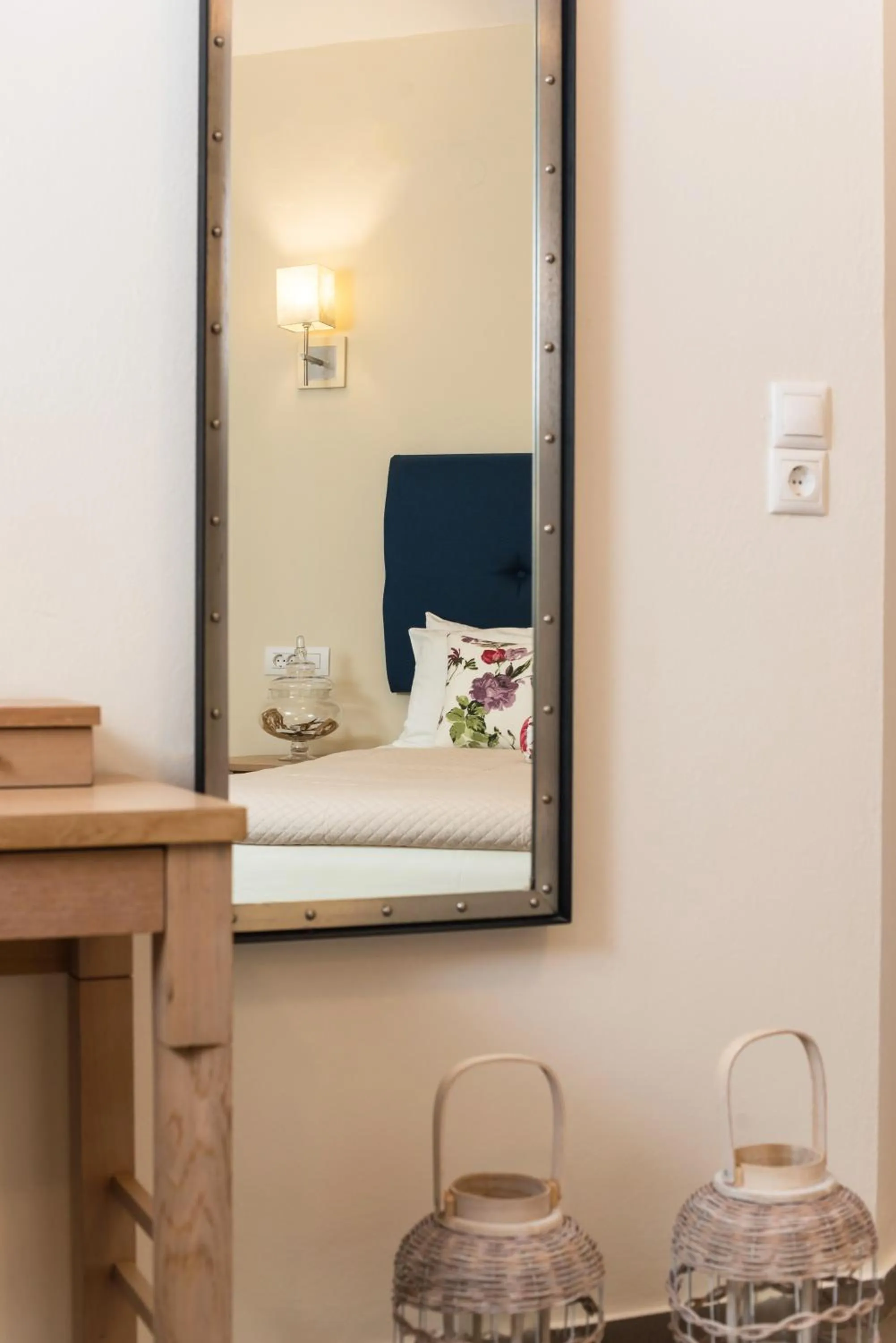 Decorative detail in Mirage Studios