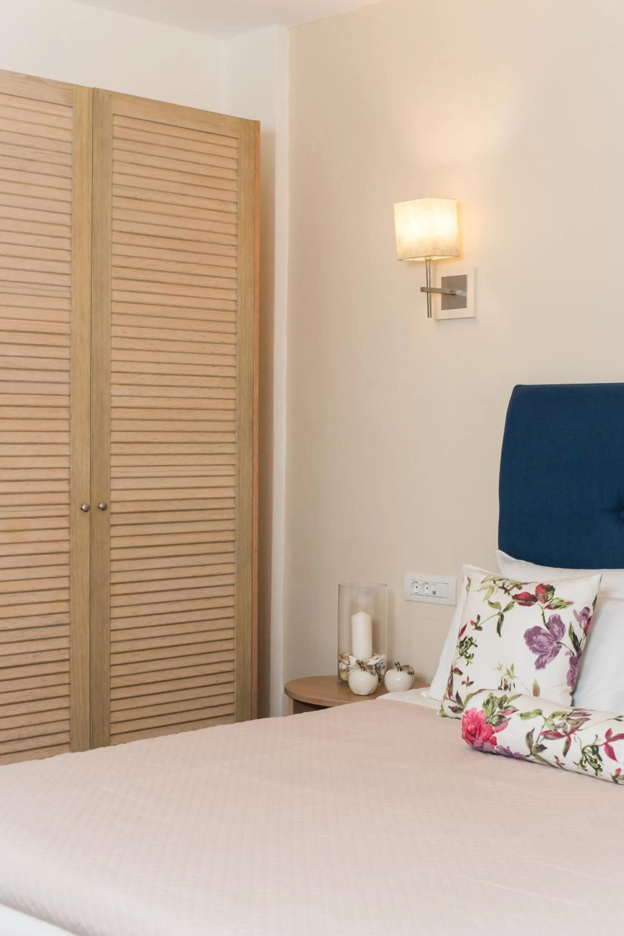 Bedroom, Bed in Mirage Studios