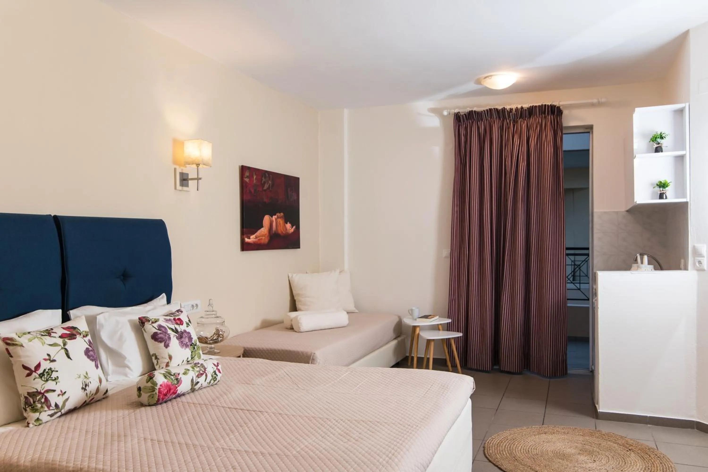 Seating area, Bed in Mirage Studios