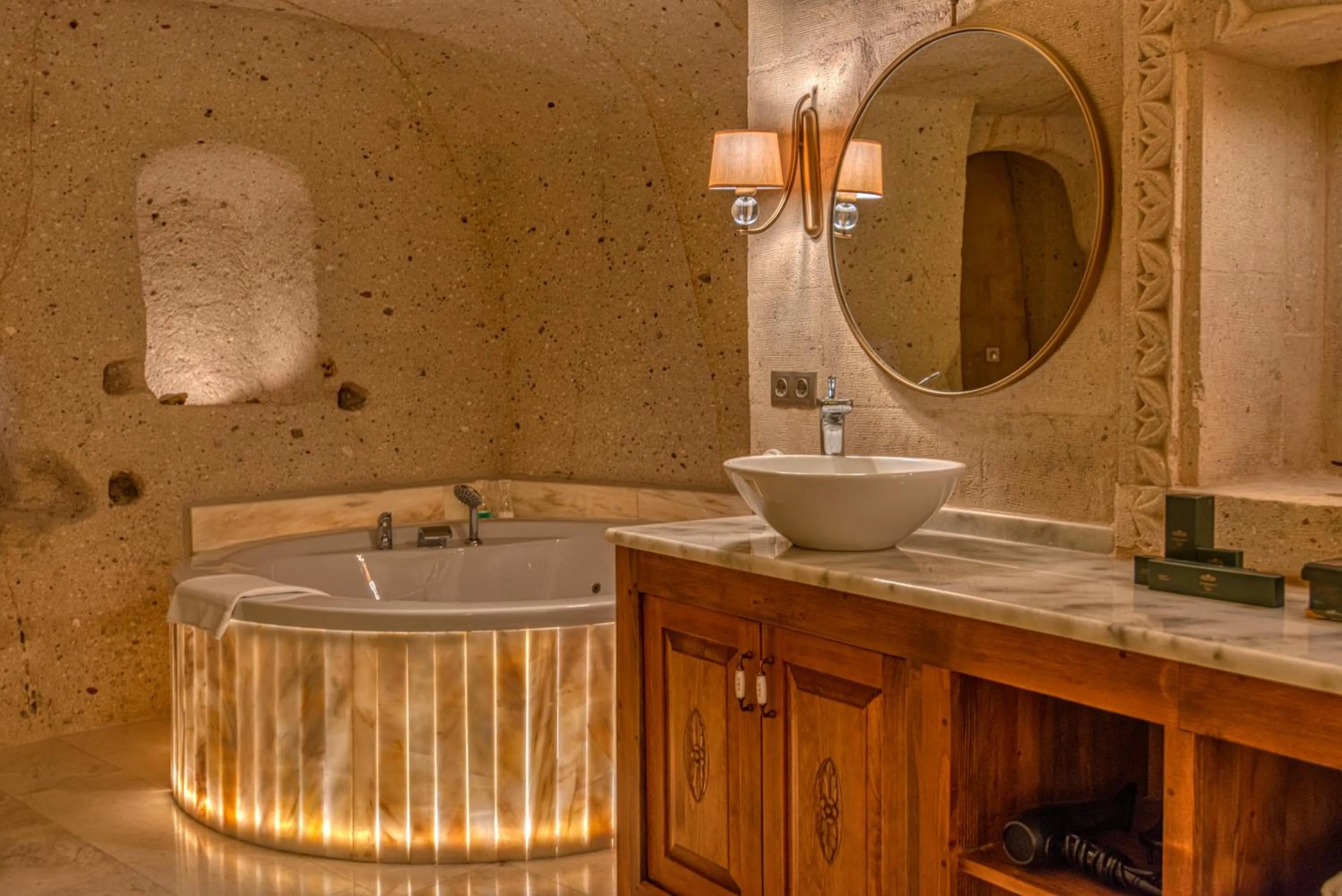 Hot Tub in MUSEUM HOTEL - Relais & Châteaux