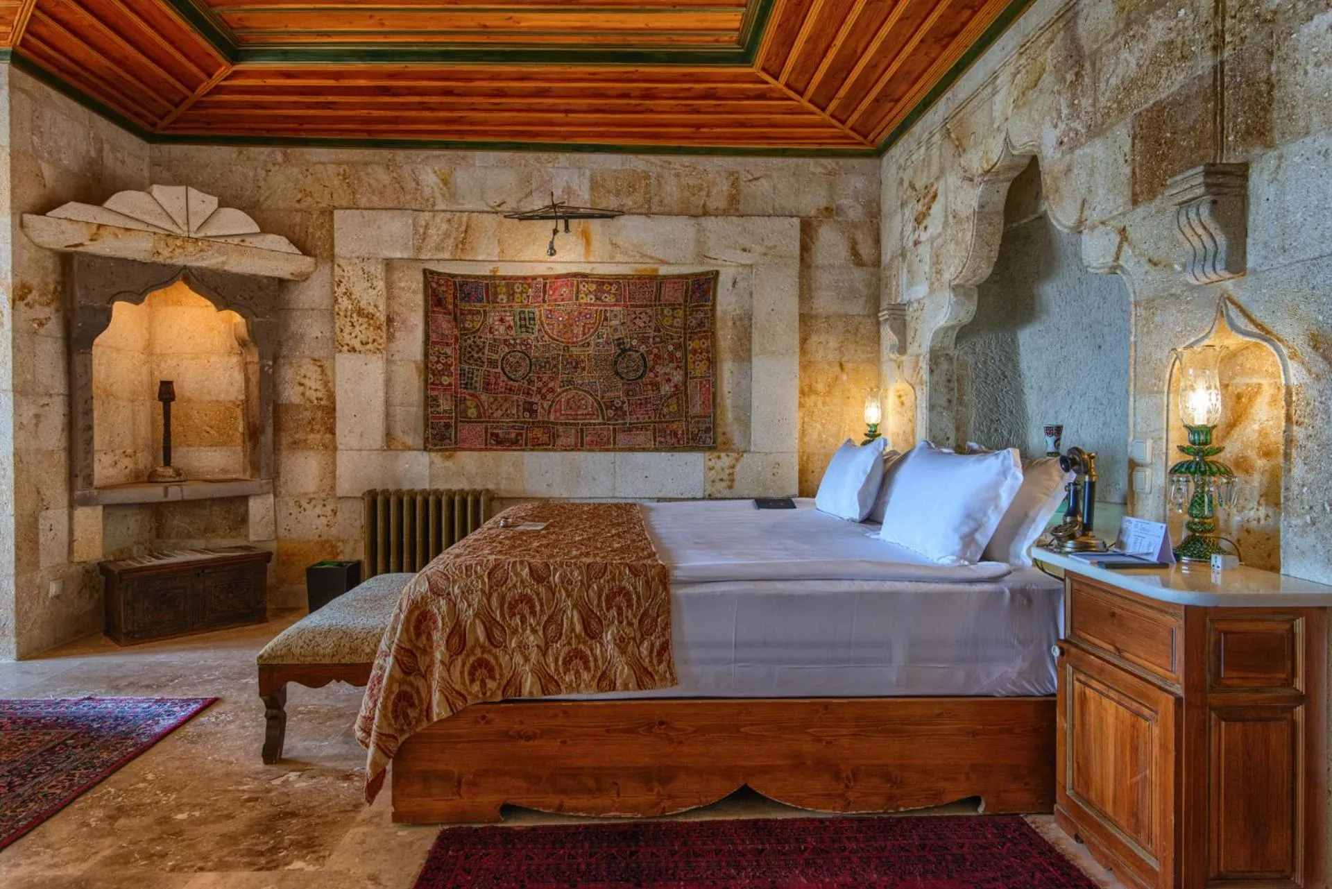 Bed in MUSEUM HOTEL - Relais & Châteaux