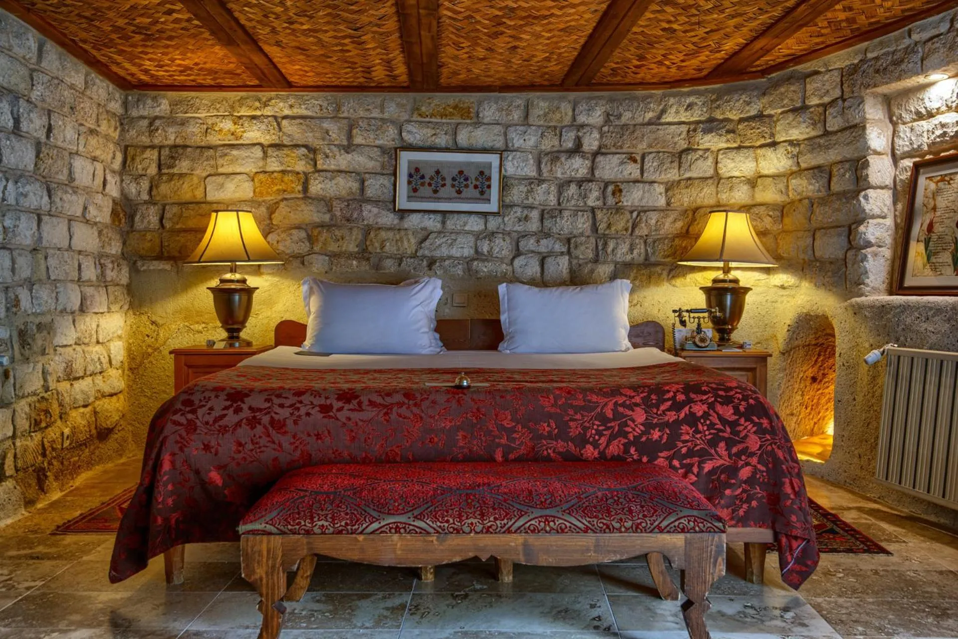 Bed in MUSEUM HOTEL - Relais & Châteaux