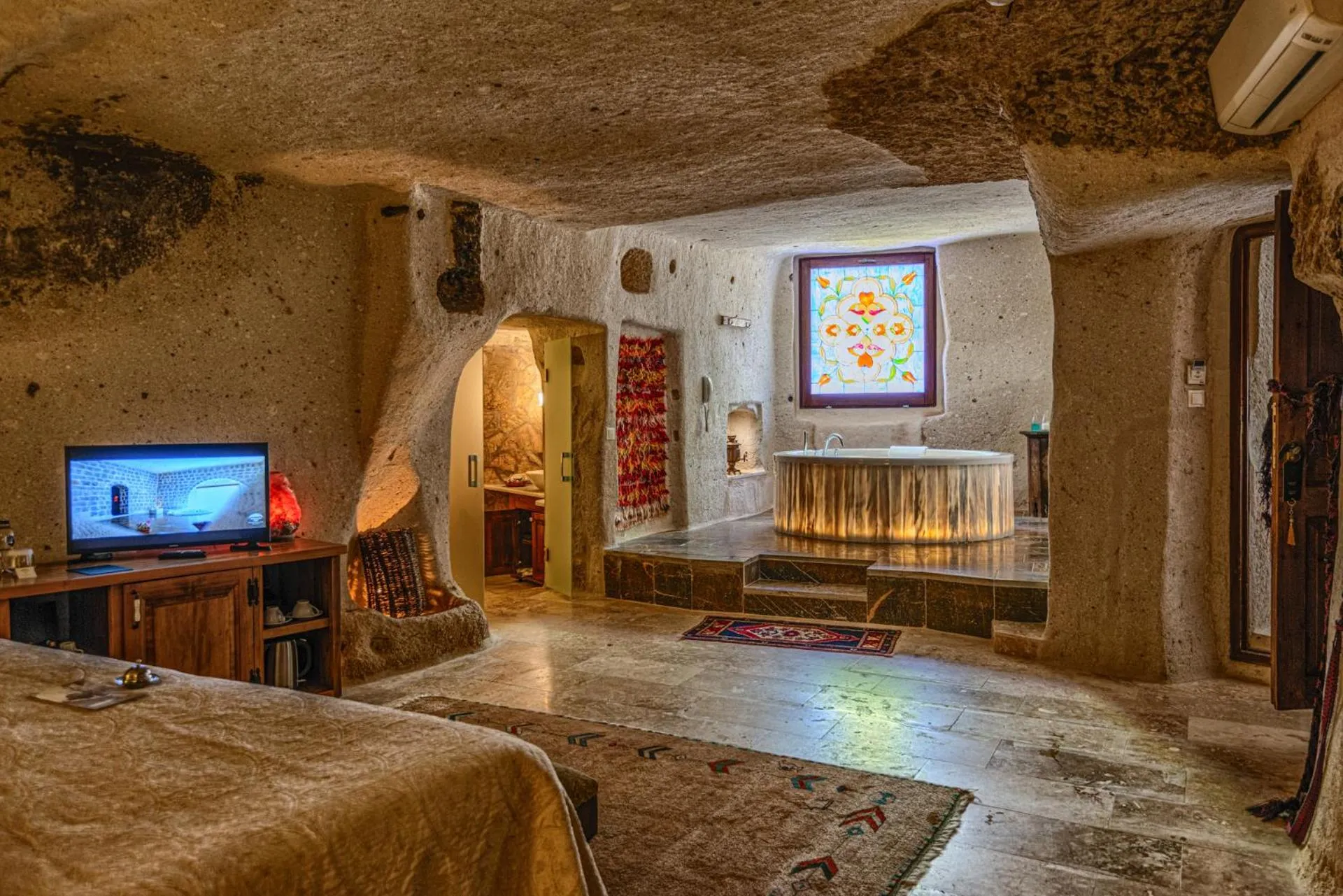 Bedroom, Bed in MUSEUM HOTEL - Relais & Châteaux