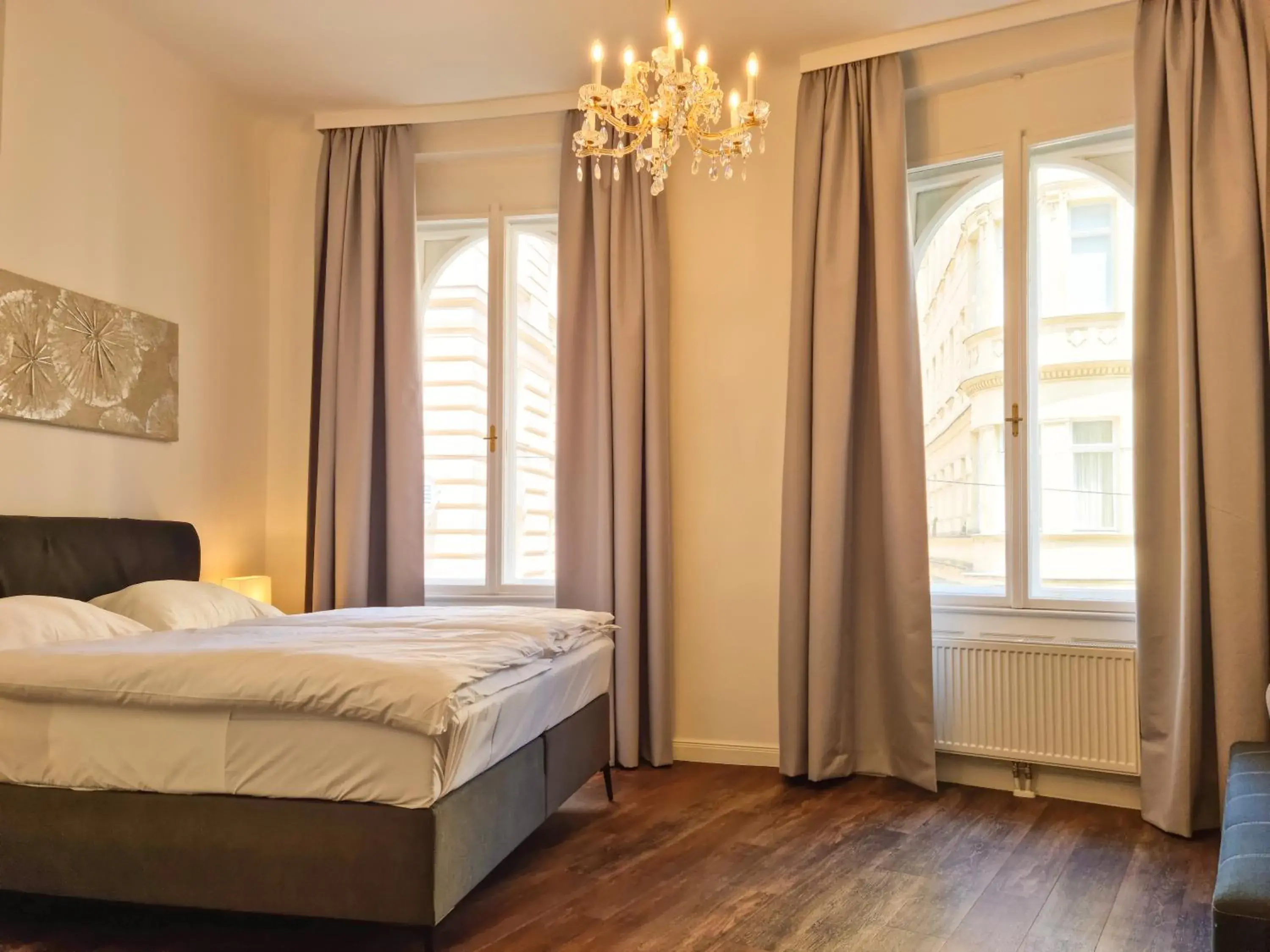 Deluxe Double Room with Street View in Pension Mozart - Newly Renovated Deluxe Double Room with Street View in Pension Mozart - Newly Renovated