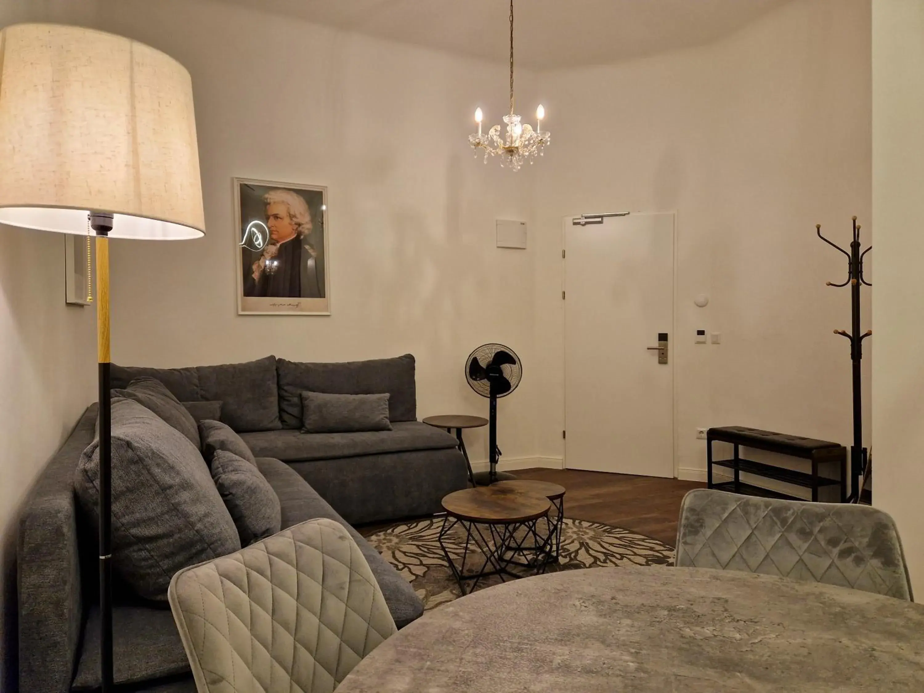 Junior Suite with Street View in Pension Mozart - Newly Renovated Junior Suite with Street View in Pension Mozart - Newly Renovated