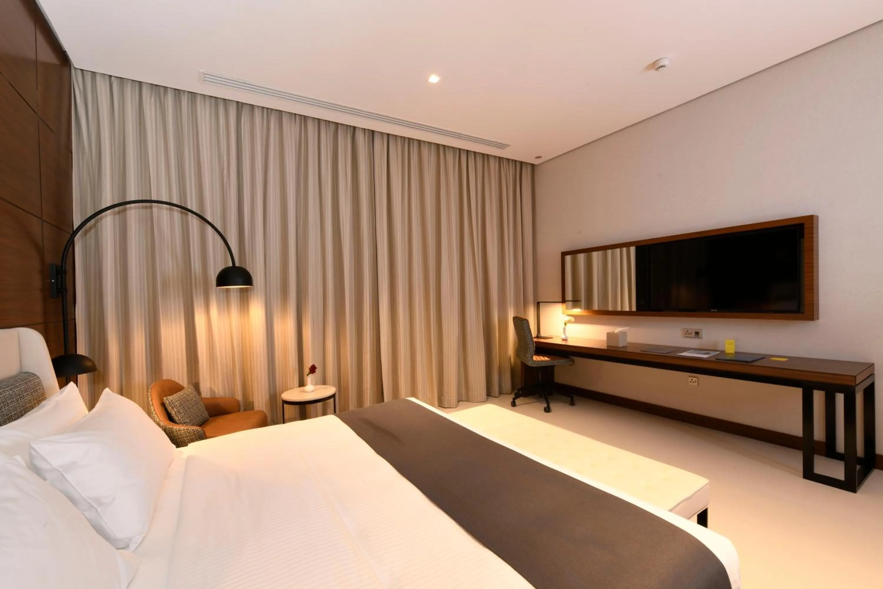 Bedroom, Bed in Golden Tulip Riyadh Convention and Exhibition Center