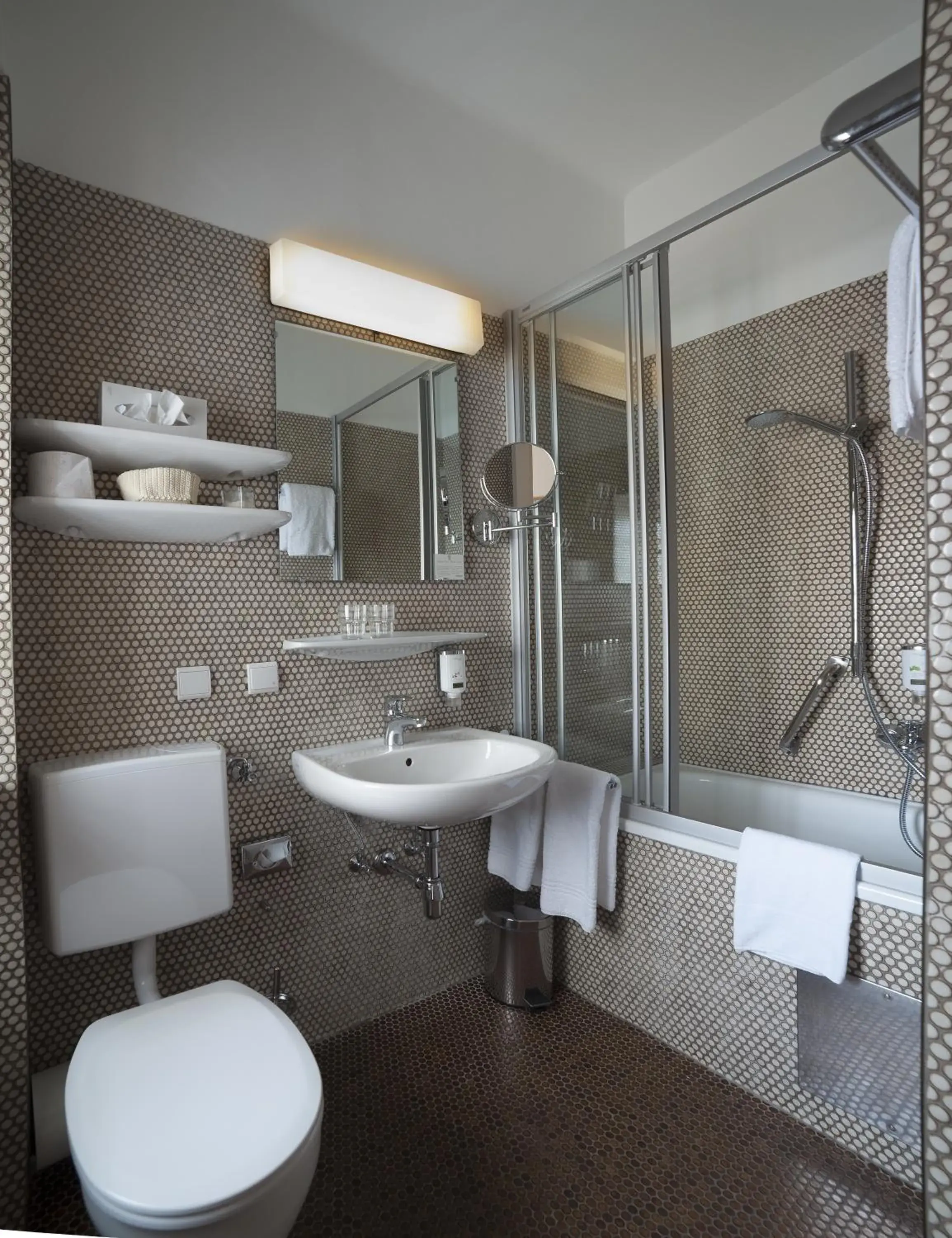 Bathroom in Hotel Vier Jahreszeiten Salzburg