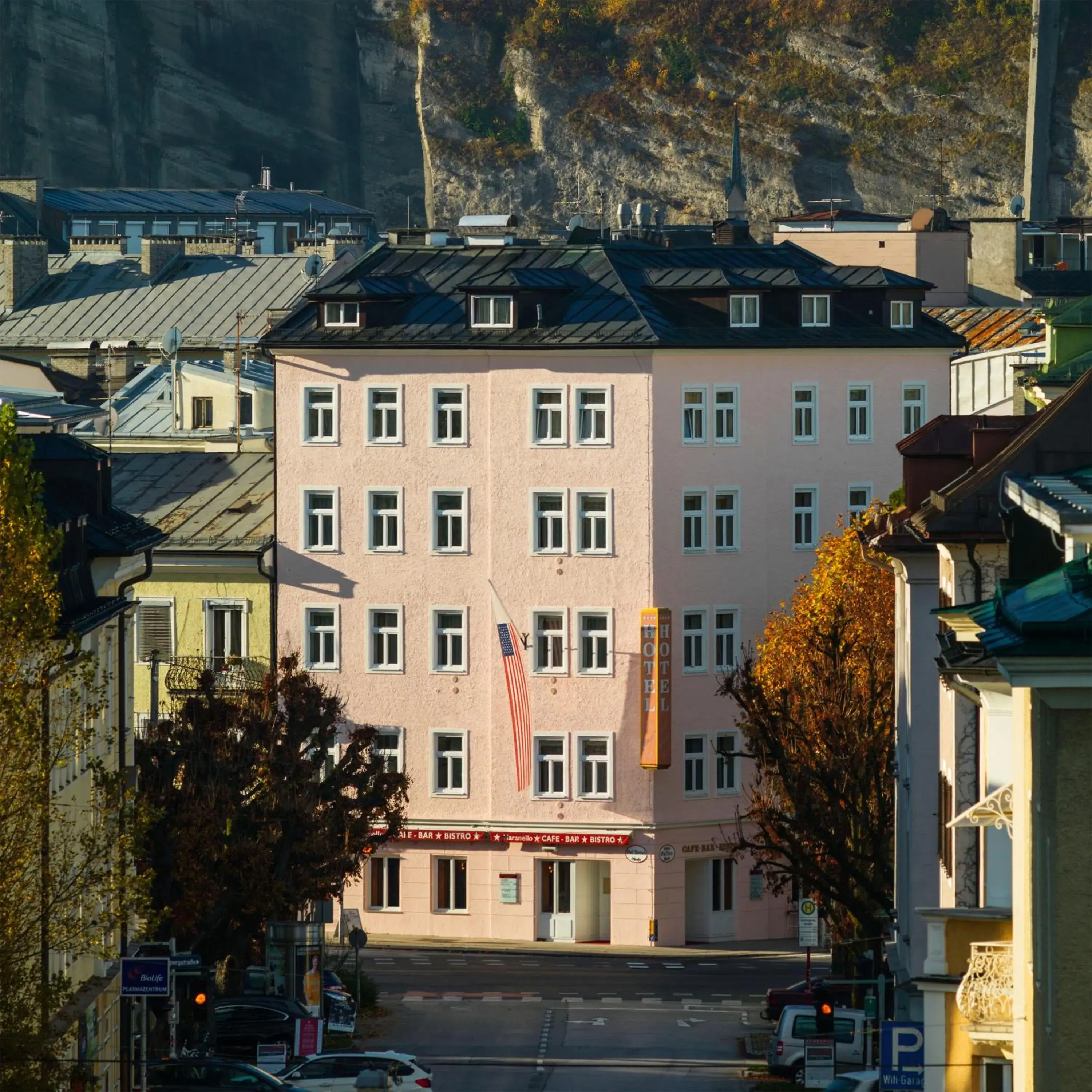 Facade/entrance, Neighborhood in Hotel Vier Jahreszeiten Salzburg