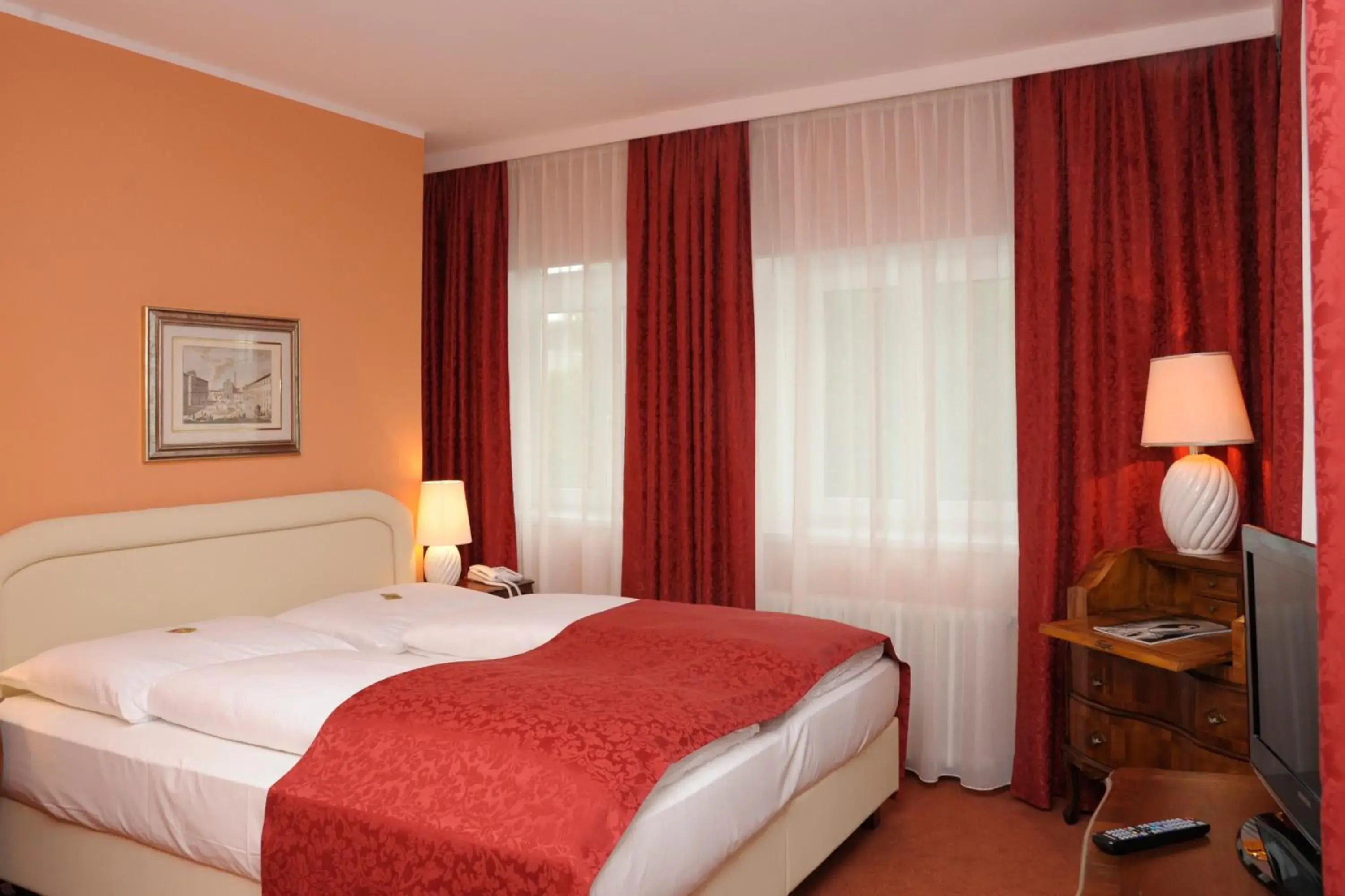 Bed in Hotel Vier Jahreszeiten Salzburg