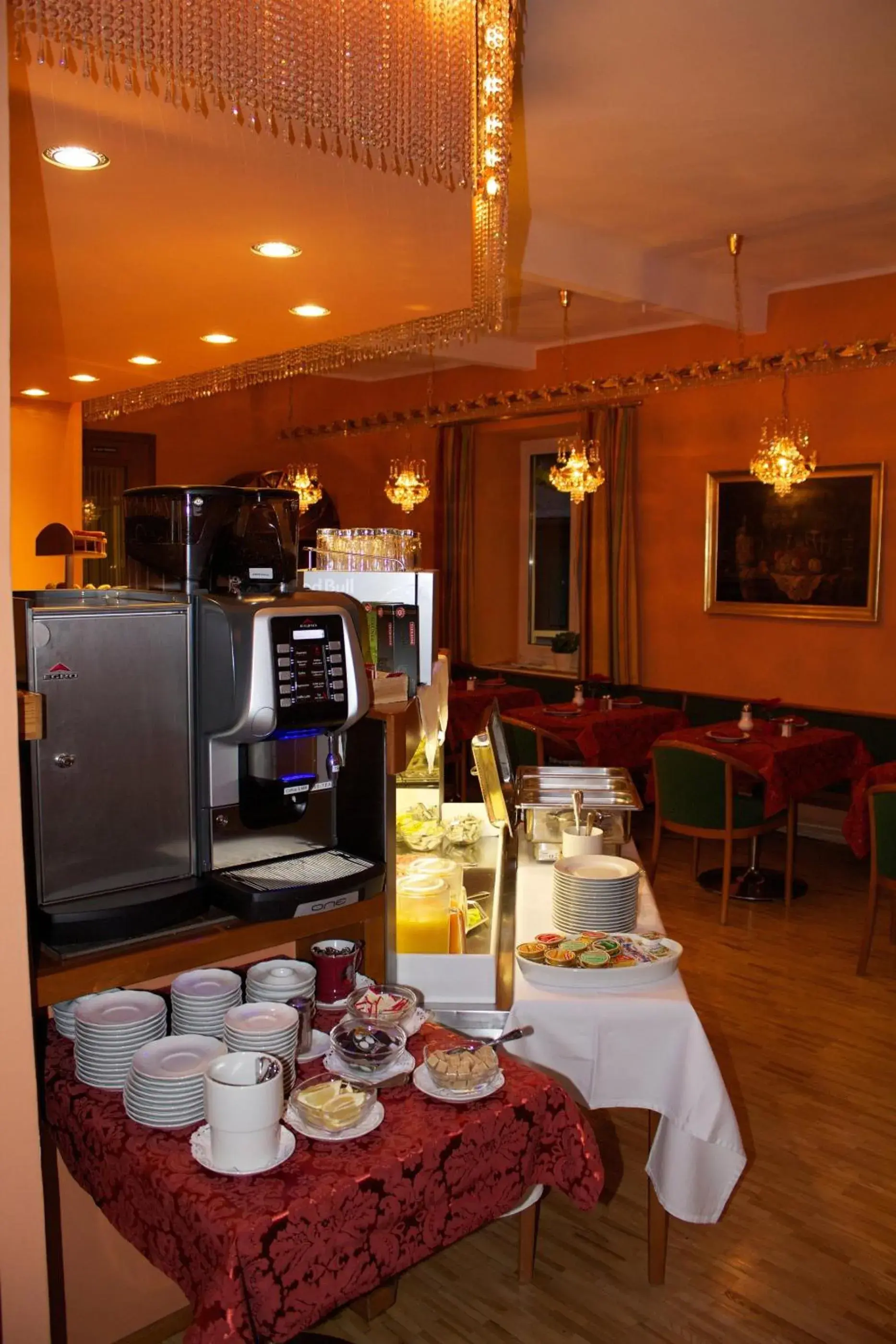 Restaurant/Places to Eat in Hotel Vier Jahreszeiten Salzburg