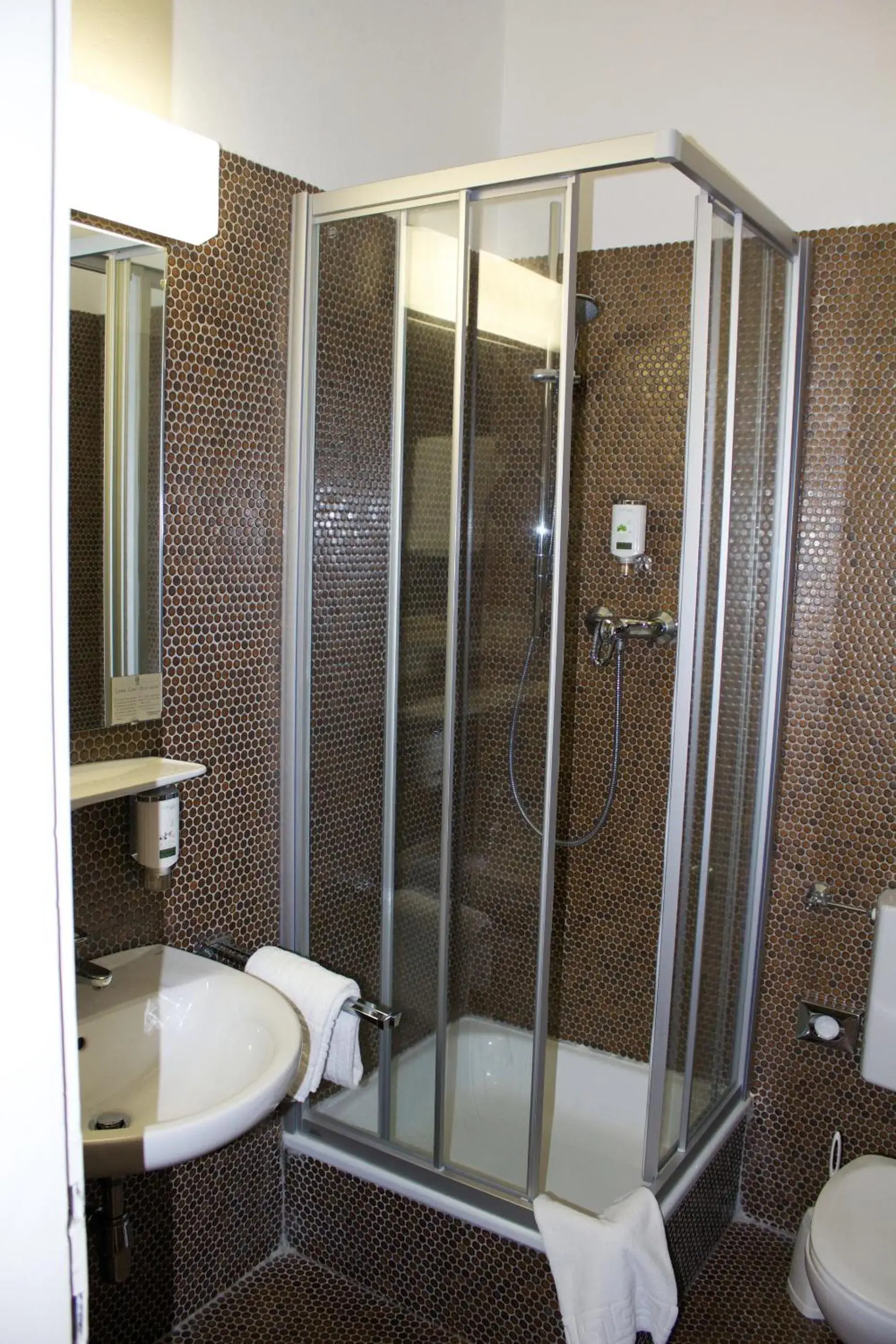 Bathroom in Hotel Vier Jahreszeiten Salzburg