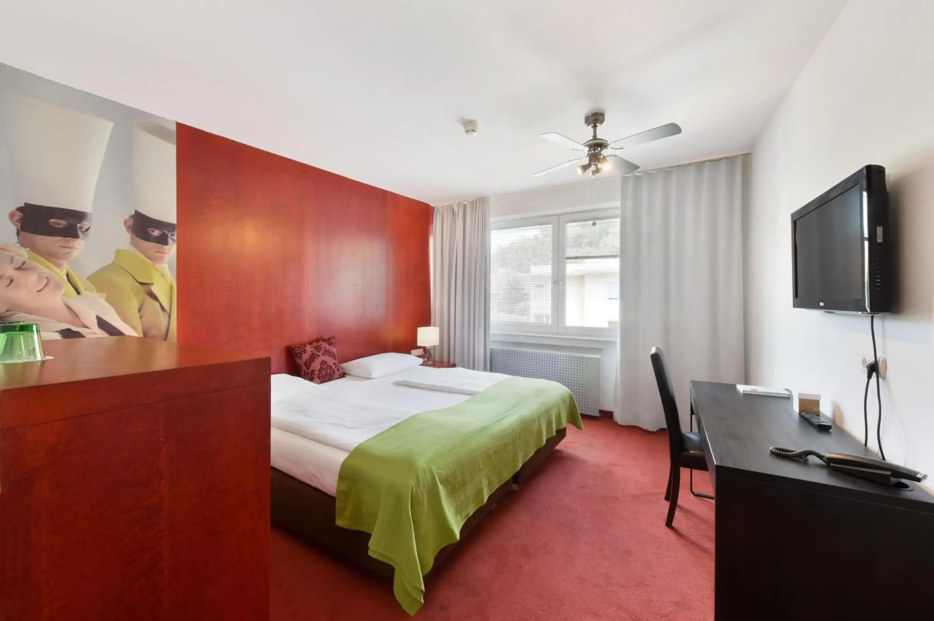 Photo of the whole room, Bed in Am Neutor Hotel Salzburg Zentrum Photo of the whole room, Bed in Am Neutor Hotel Salzburg Zentrum