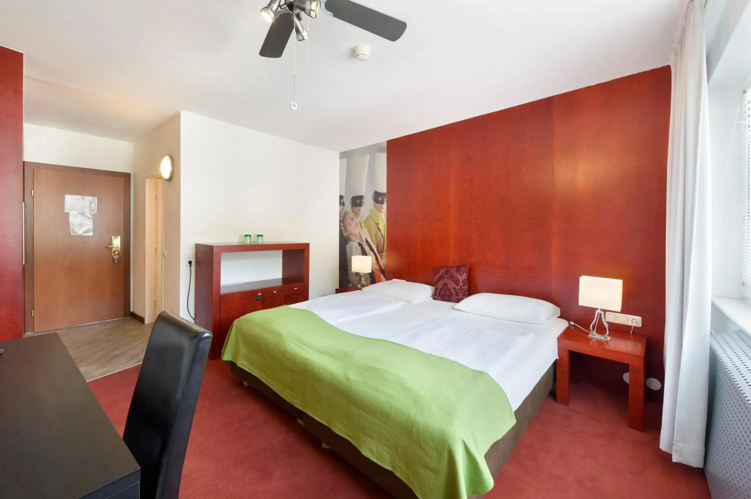 Photo of the whole room, Bed in Am Neutor Hotel Salzburg Zentrum Photo of the whole room, Bed in Am Neutor Hotel Salzburg Zentrum