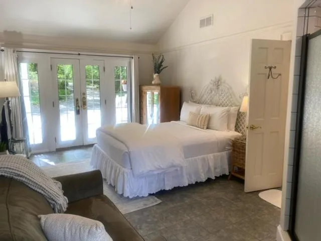 Bed in Beaufort House Inn