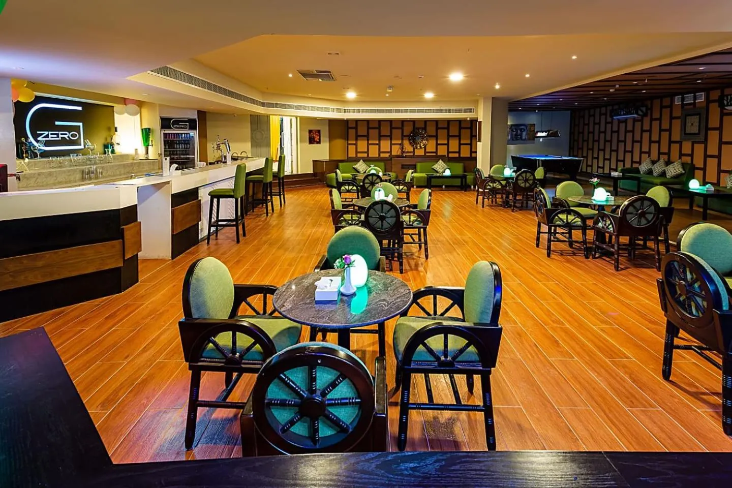 Restaurant/places to eat in Phoenicia Tower Hotel And Spa