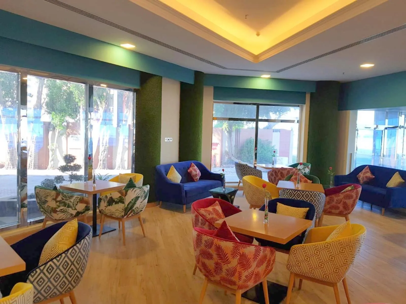 Restaurant/places to eat in Phoenicia Tower Hotel And Spa