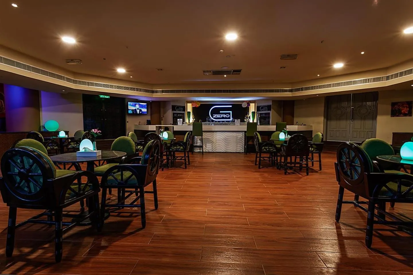 Restaurant/places to eat in Phoenicia Tower Hotel And Spa