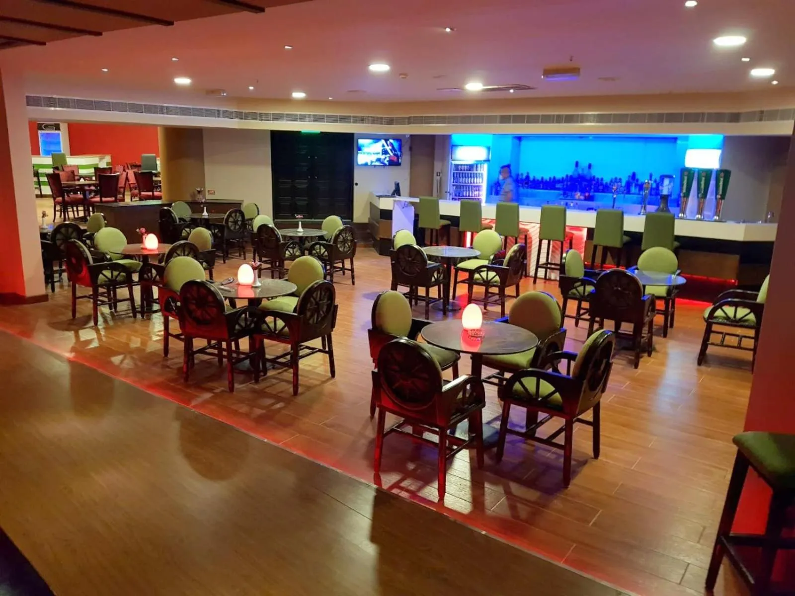 Restaurant/places to eat in Phoenicia Tower Hotel And Spa