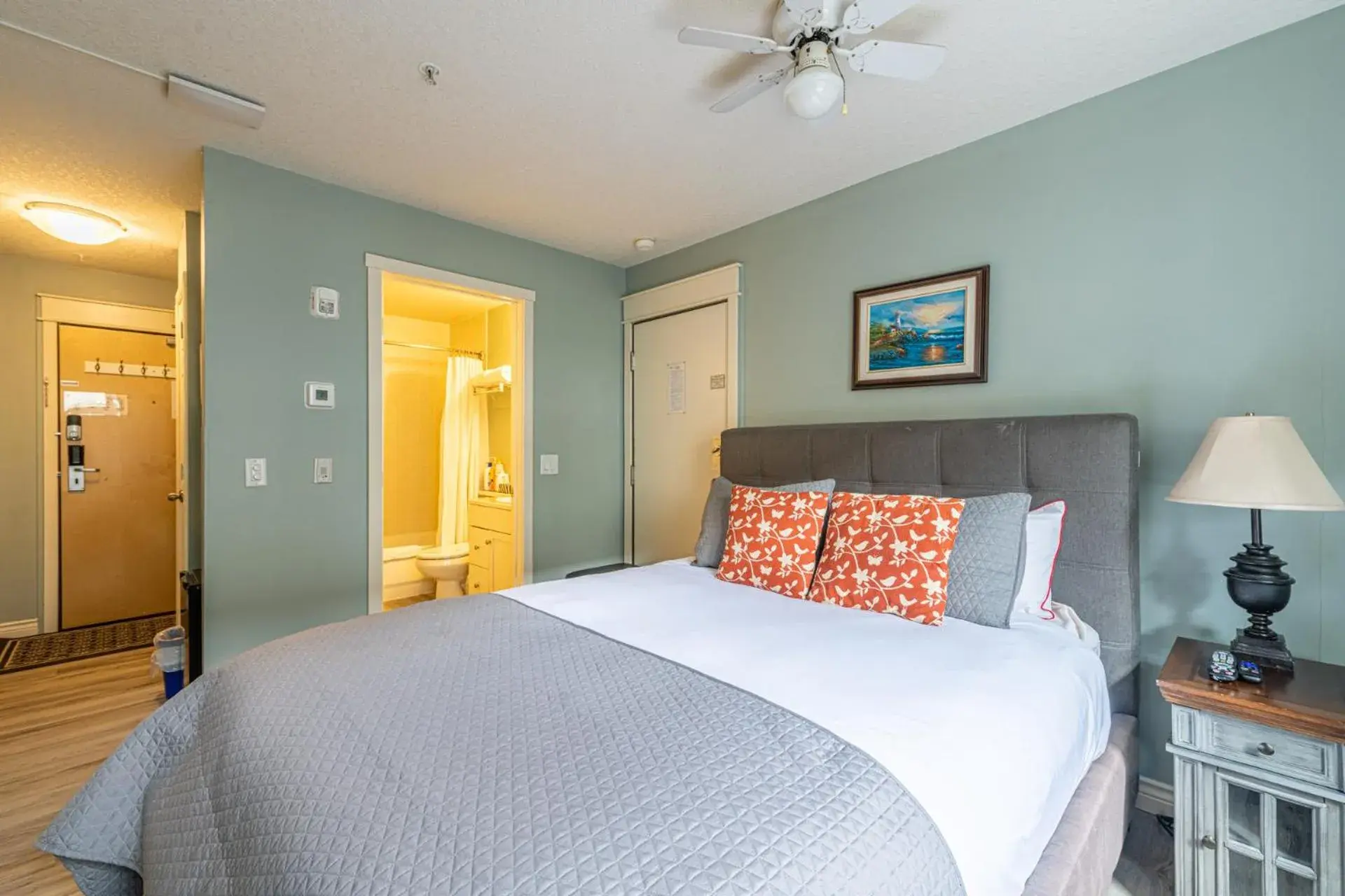 Double Room in Windtower Lodge - Canmore Double Room in Windtower Lodge - Canmore