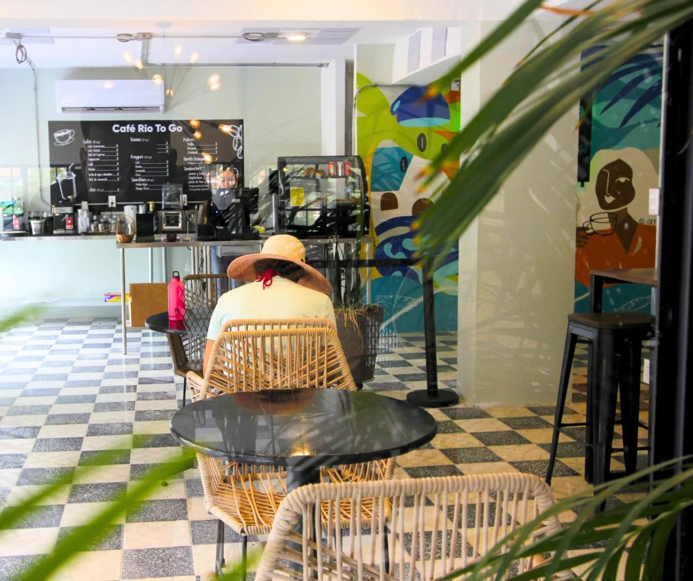 Restaurant/places to eat in Joint Boutique Hotel