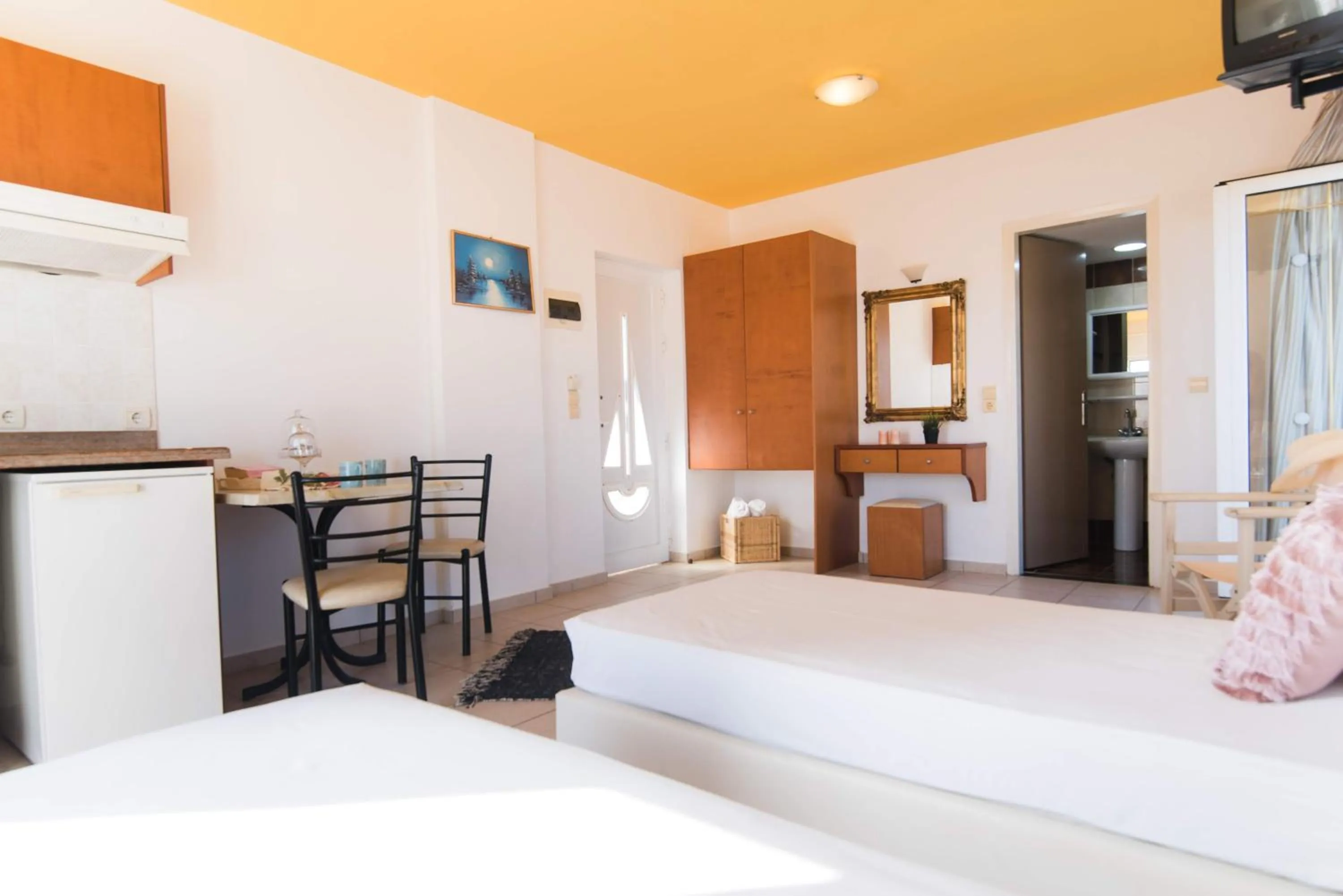 Bedroom, Bed in Yiannis Manos Hotel Resort