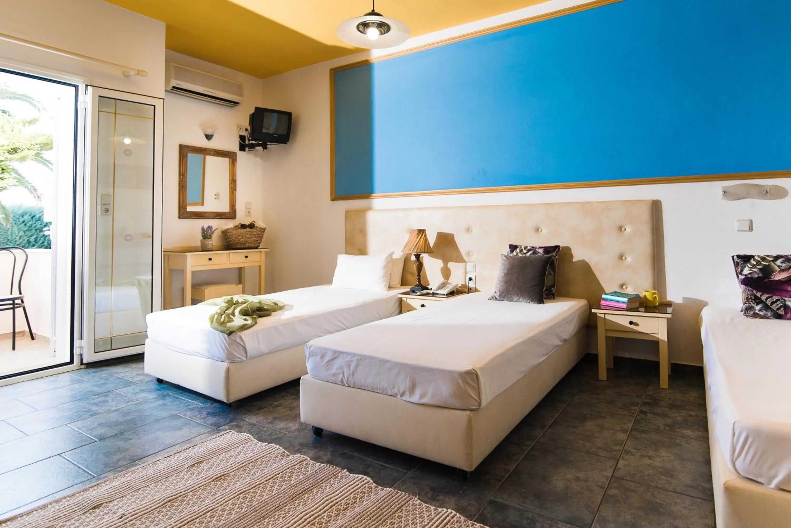 Photo of the whole room, Bed in Yiannis Manos Hotel Resort