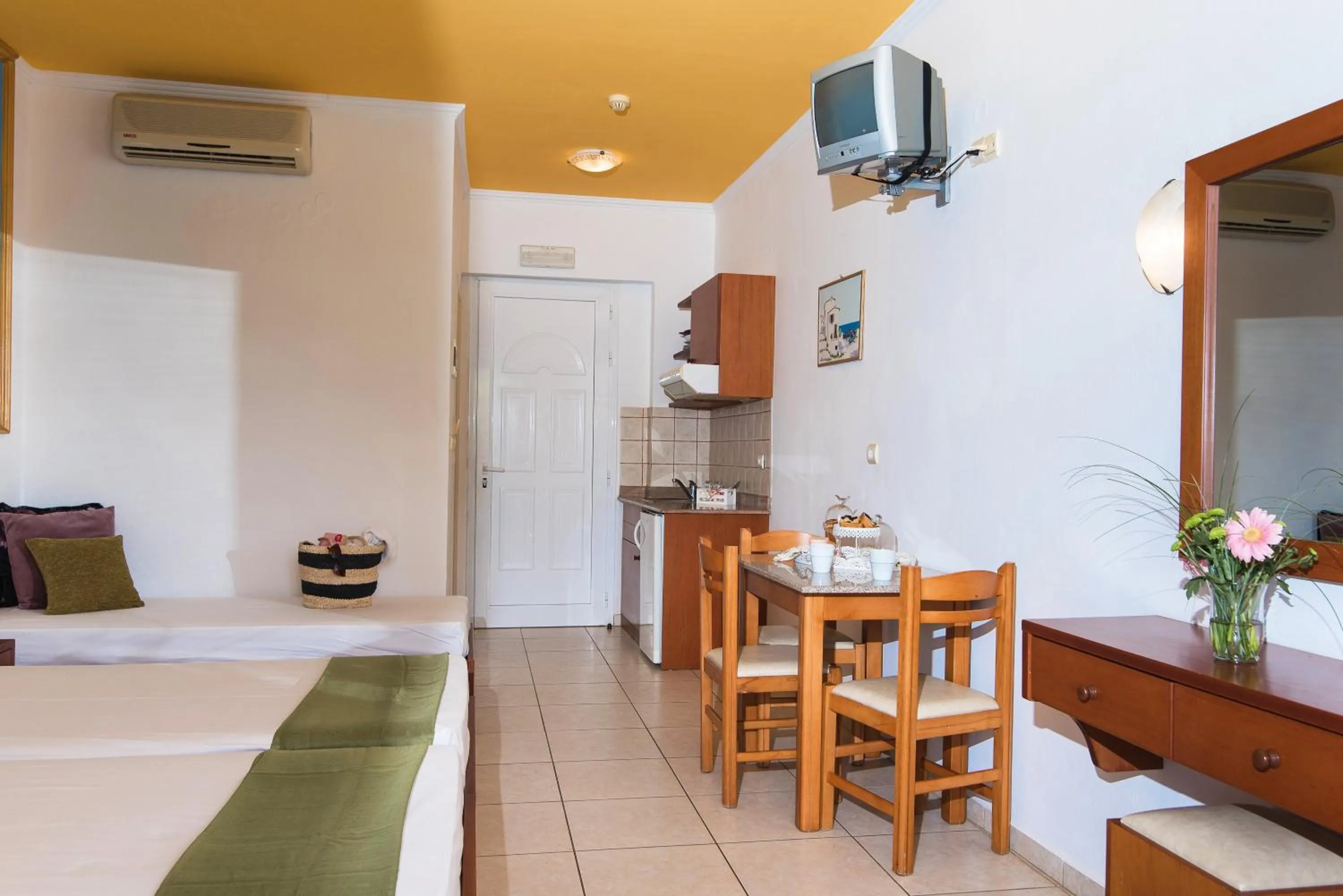 Seating area, Bed in Yiannis Manos Hotel Resort