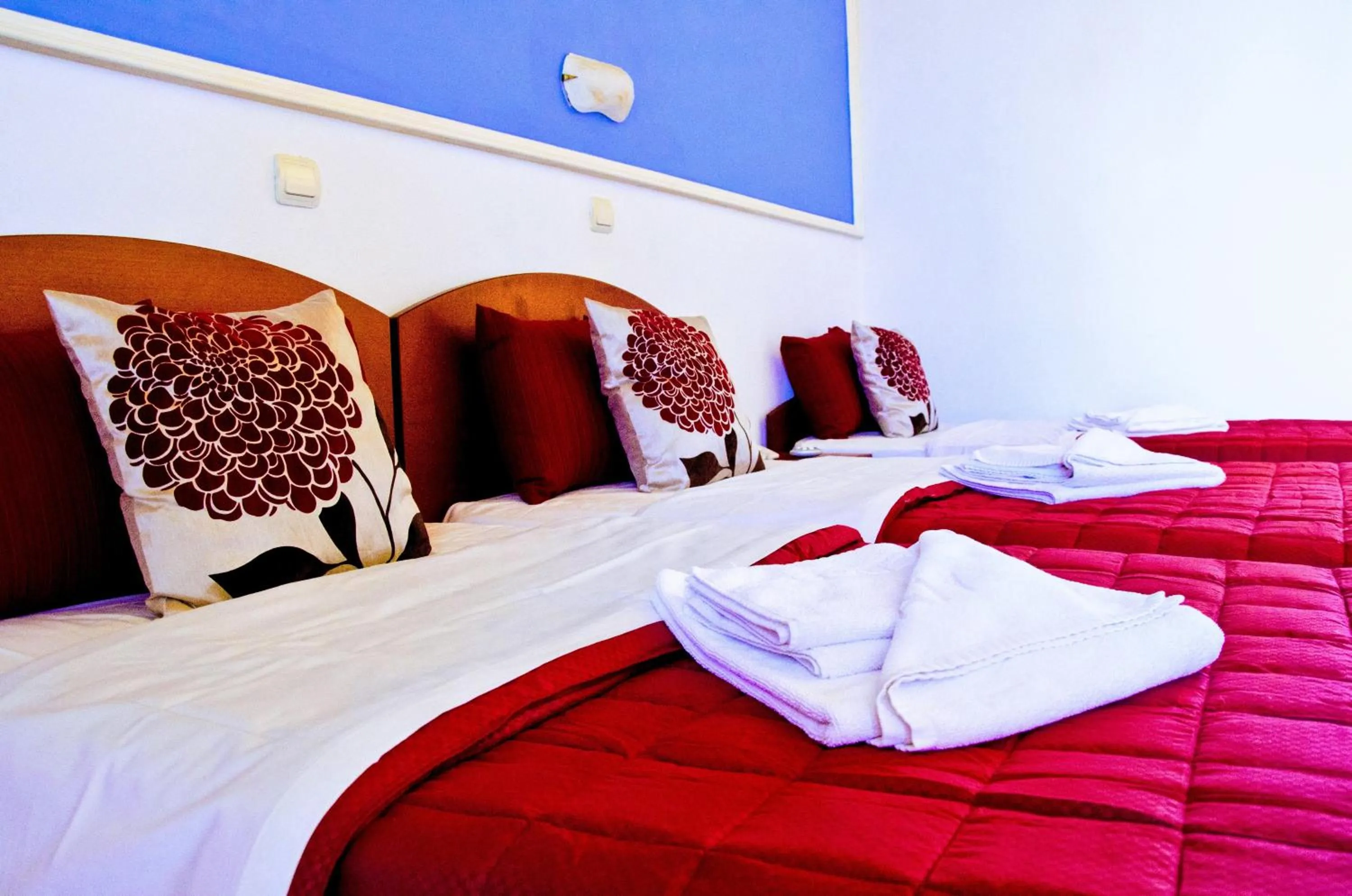 Bedroom, Bed in Yiannis Manos Hotel Resort