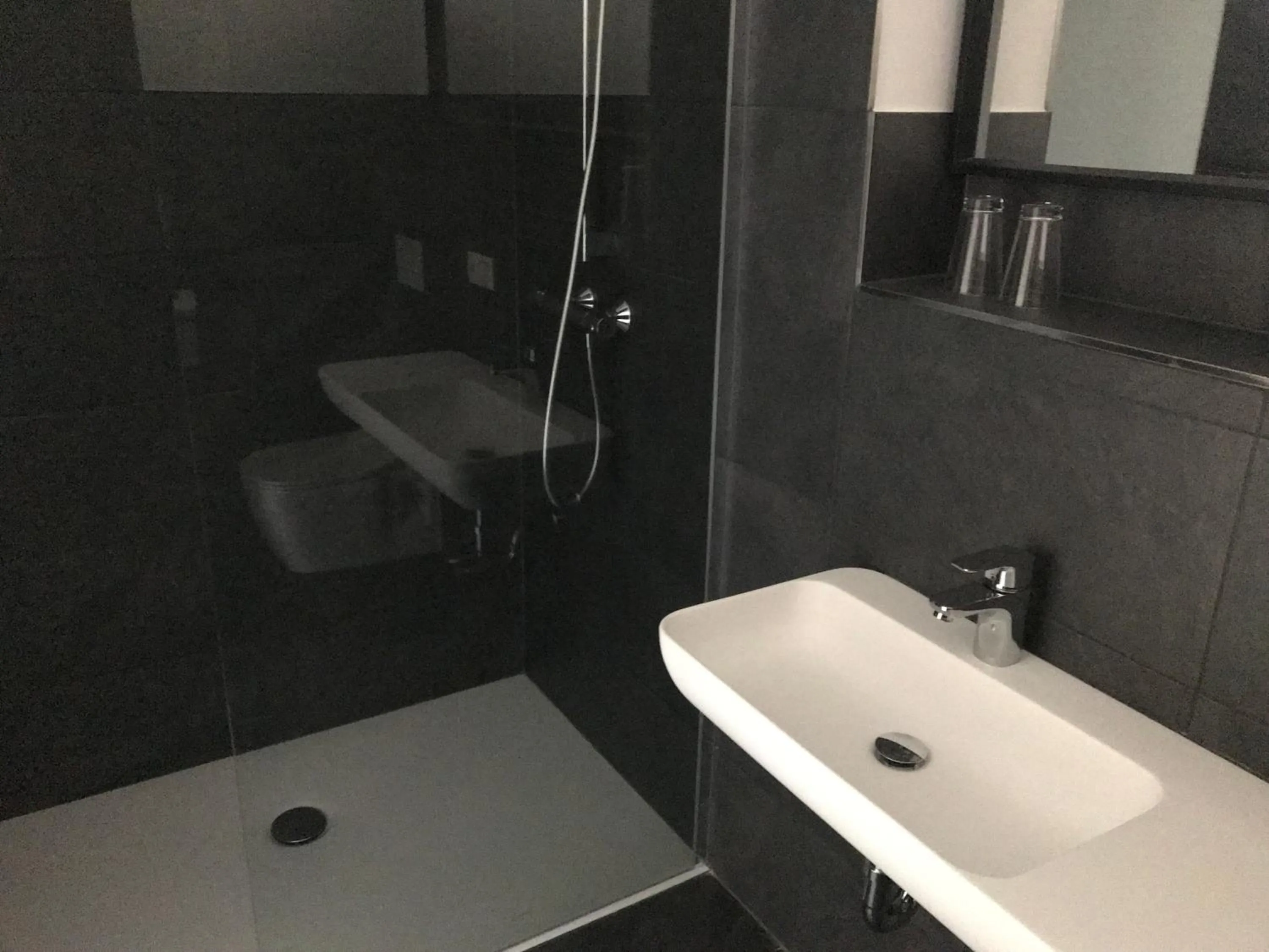 Shower in Gästehaus Lausnitz Zimmer