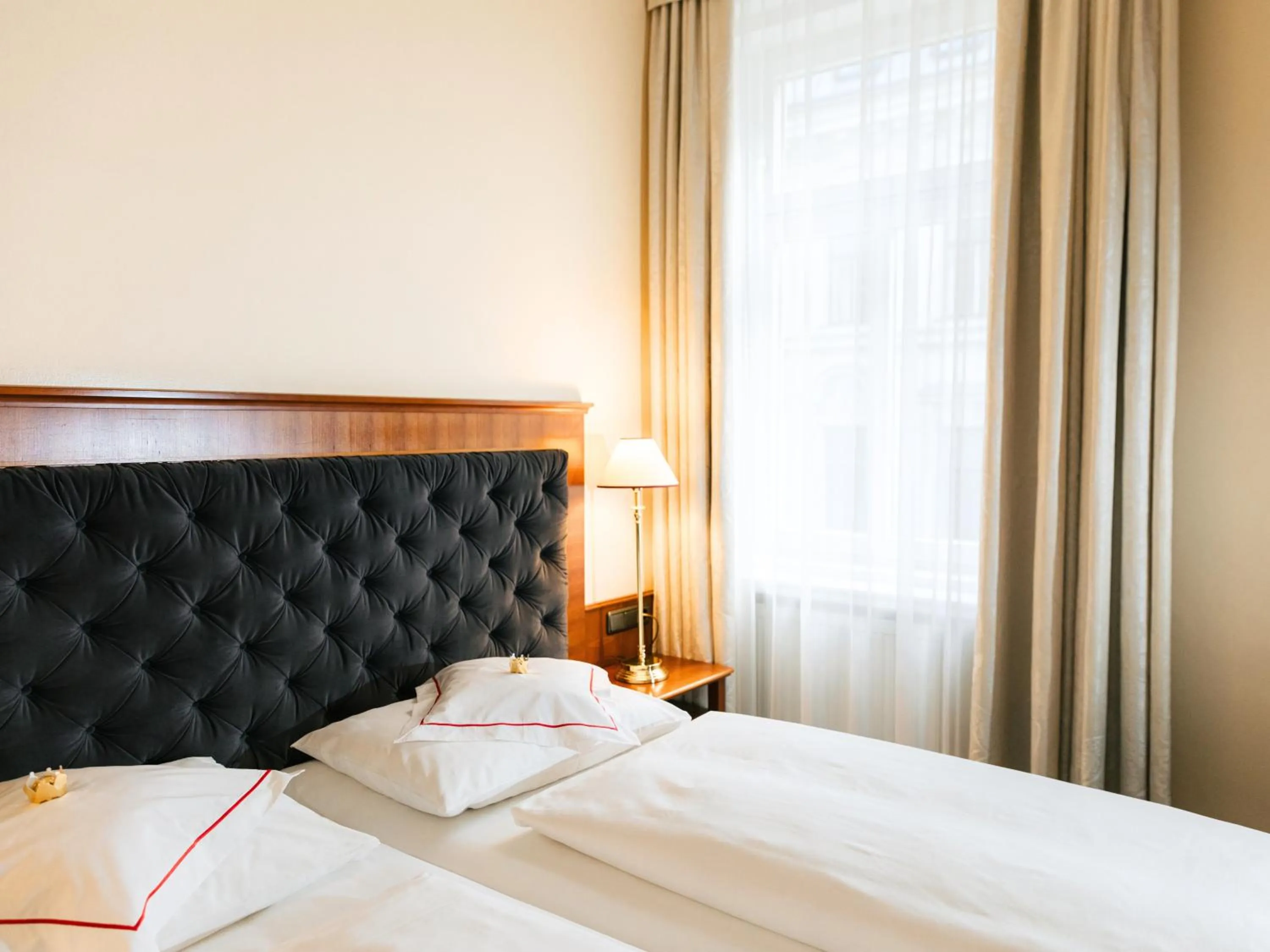 Bed in Hotel Kaiserhof Wien