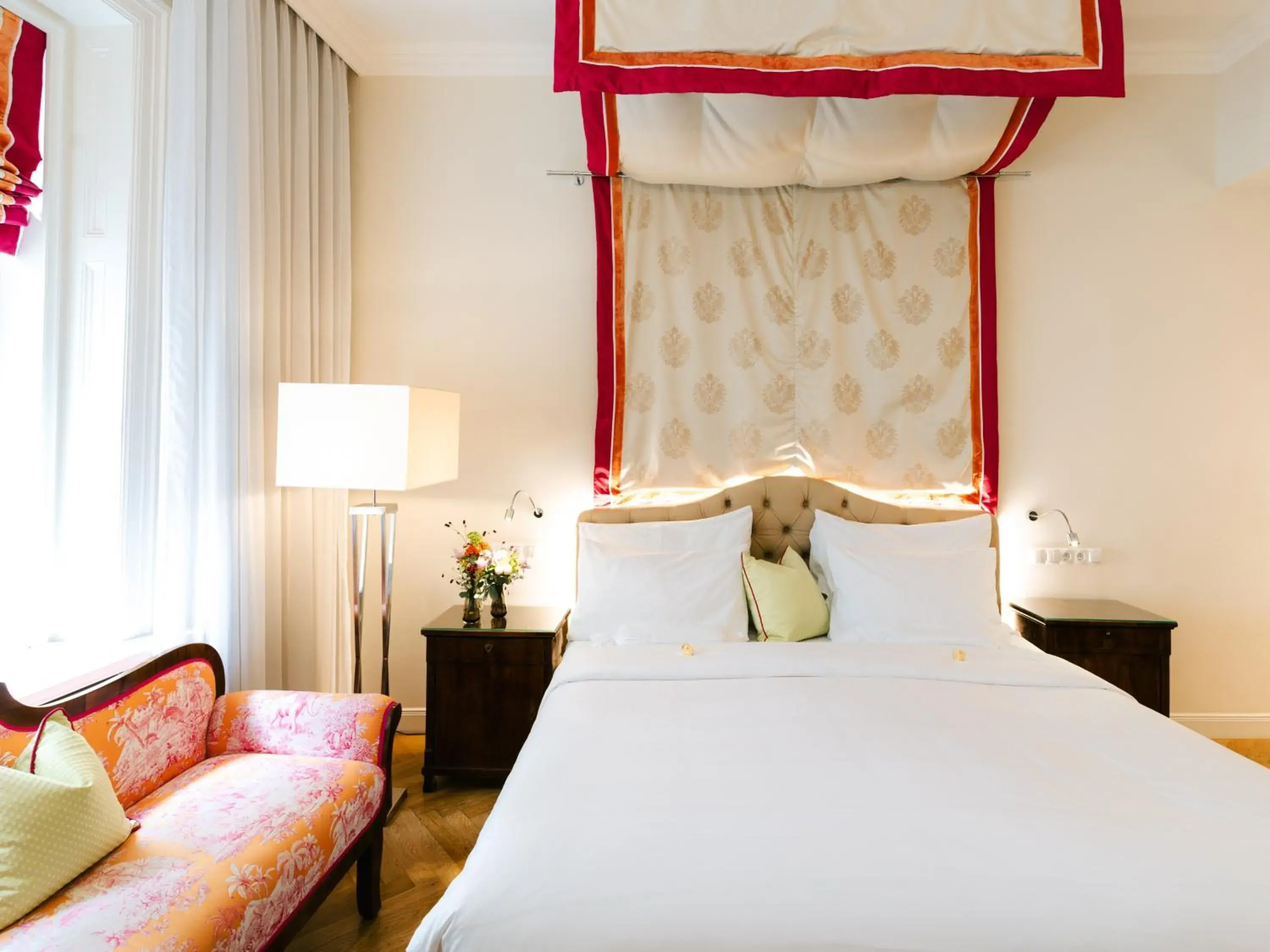 Photo of the whole room, Bed in Hotel Kaiserhof Wien Photo of the whole room, Bed in Hotel Kaiserhof Wien