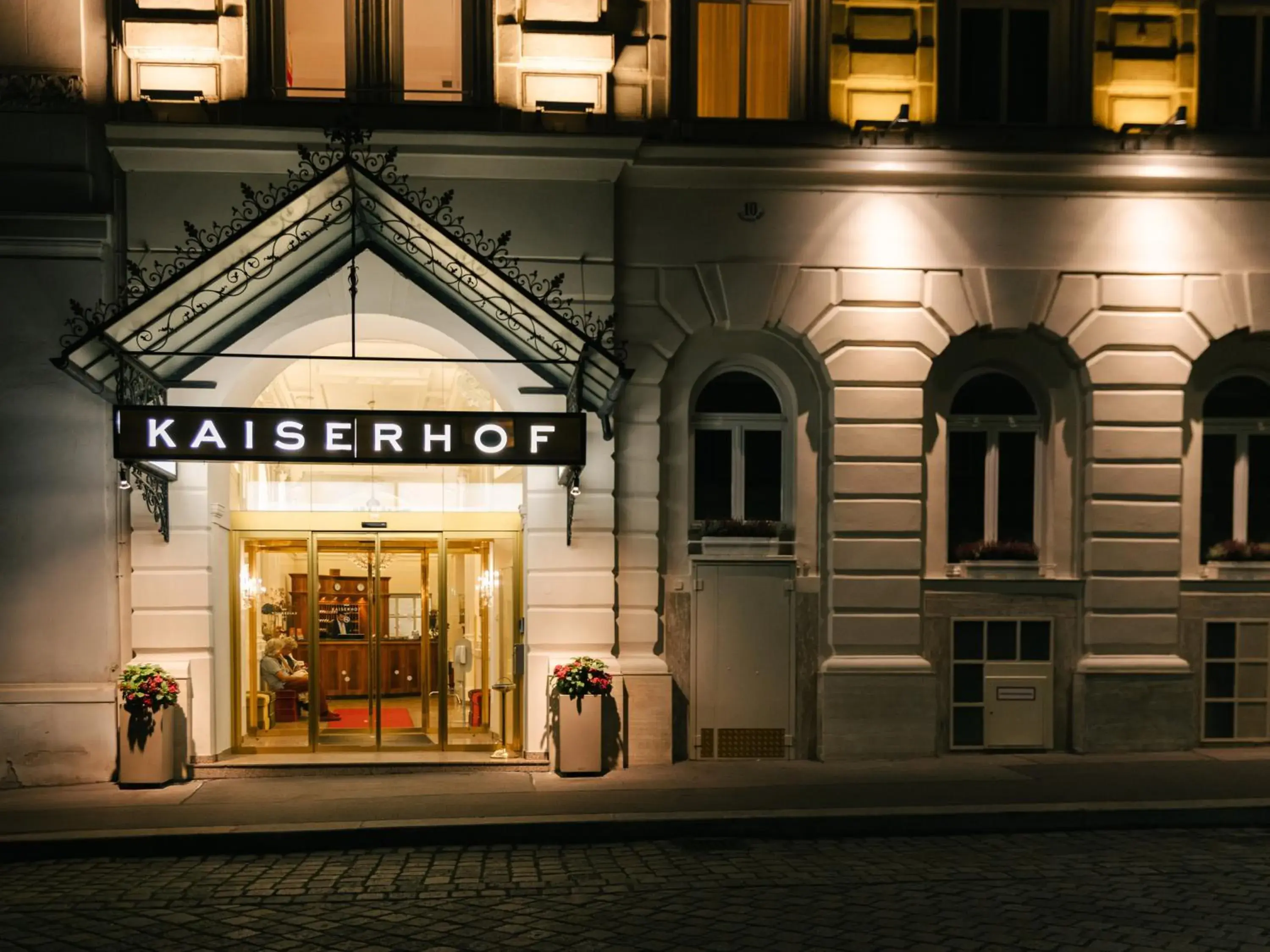 Facade/entrance in Hotel Kaiserhof Wien Facade/entrance in Hotel Kaiserhof Wien